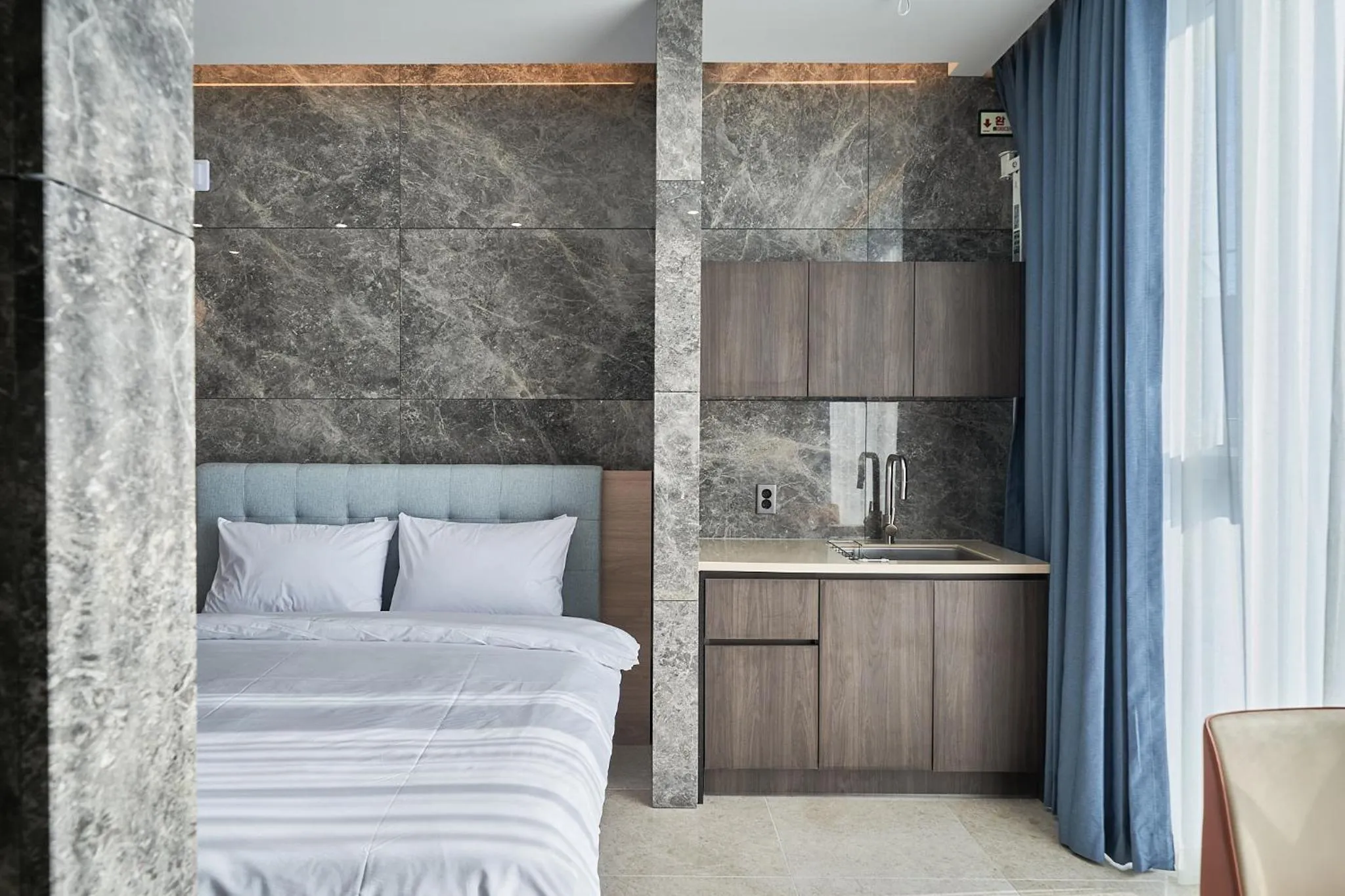 Bed in Yeosu Calacatta Hotel & Resort