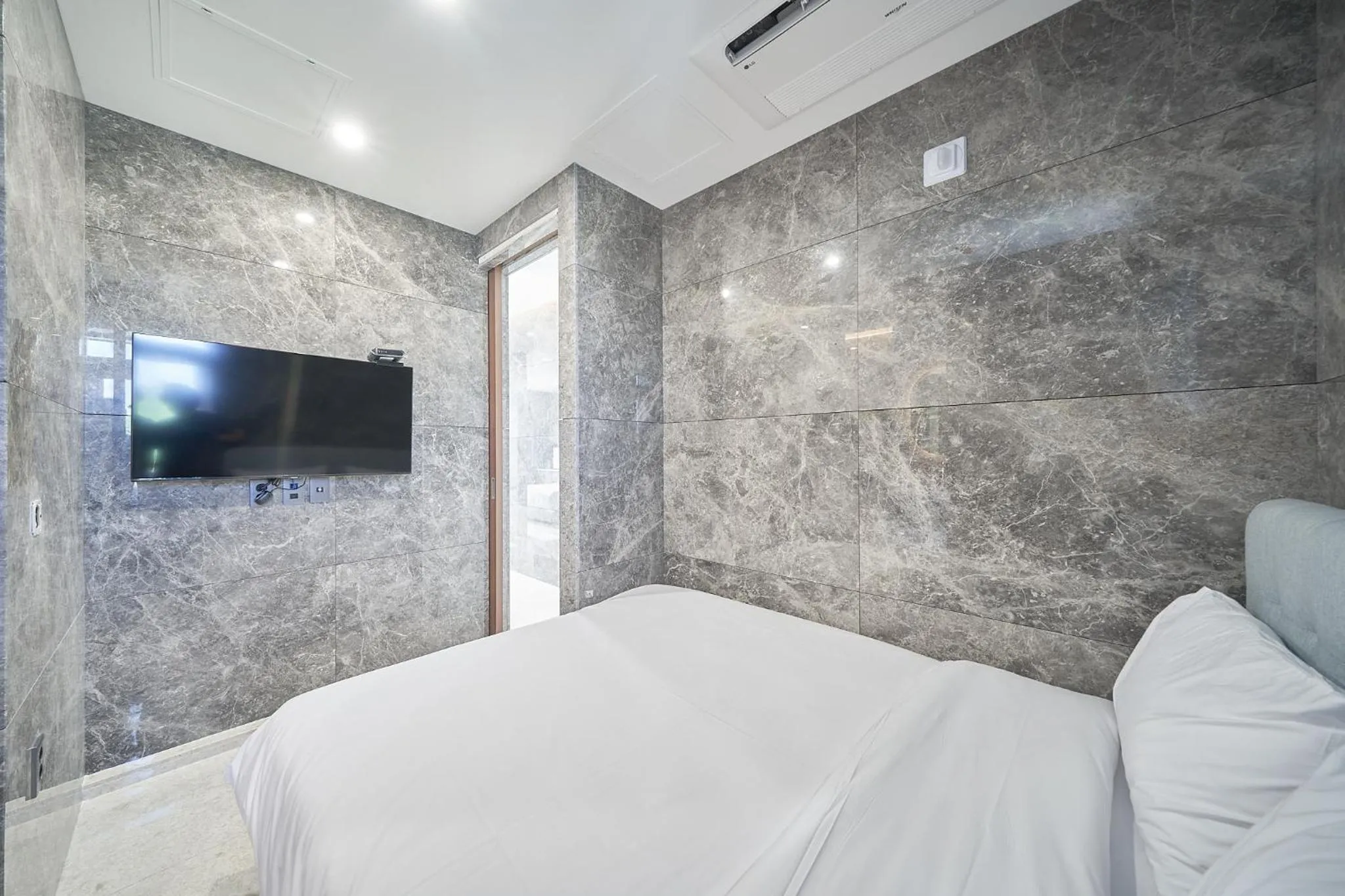 Bed in Yeosu Calacatta Hotel & Resort