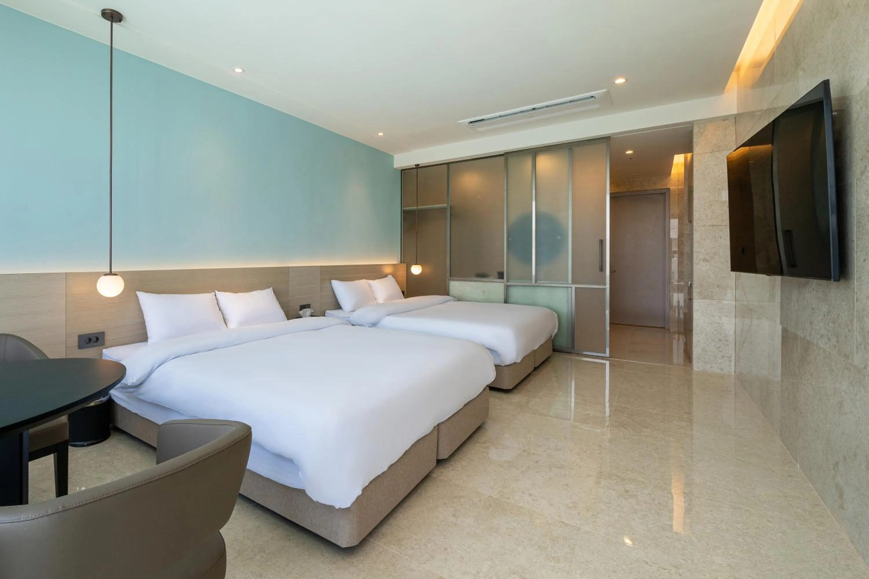Photo of the whole room, Bed in Yeosu Calacatta Hotel & Resort