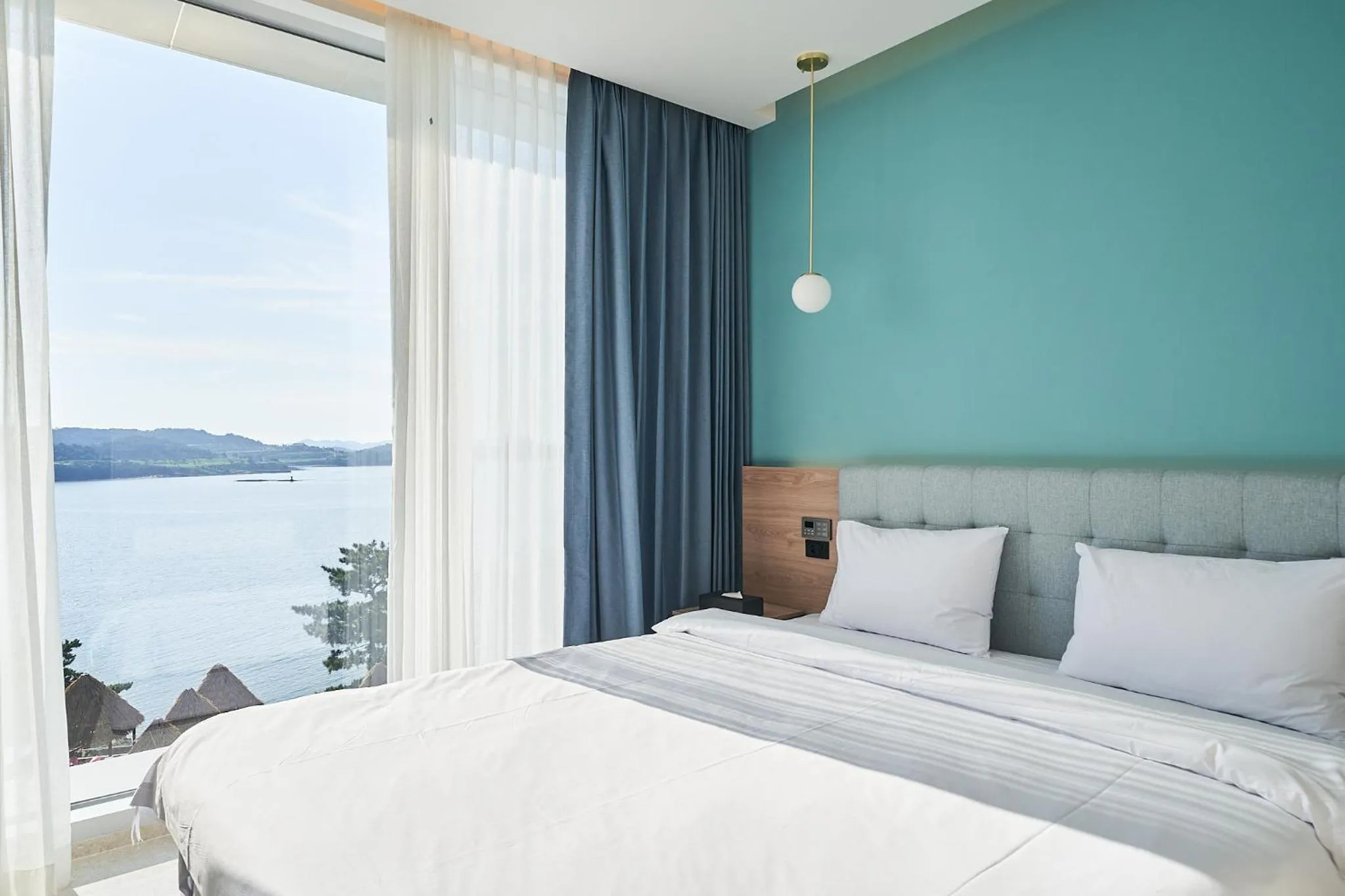 Bed in Yeosu Calacatta Hotel & Resort