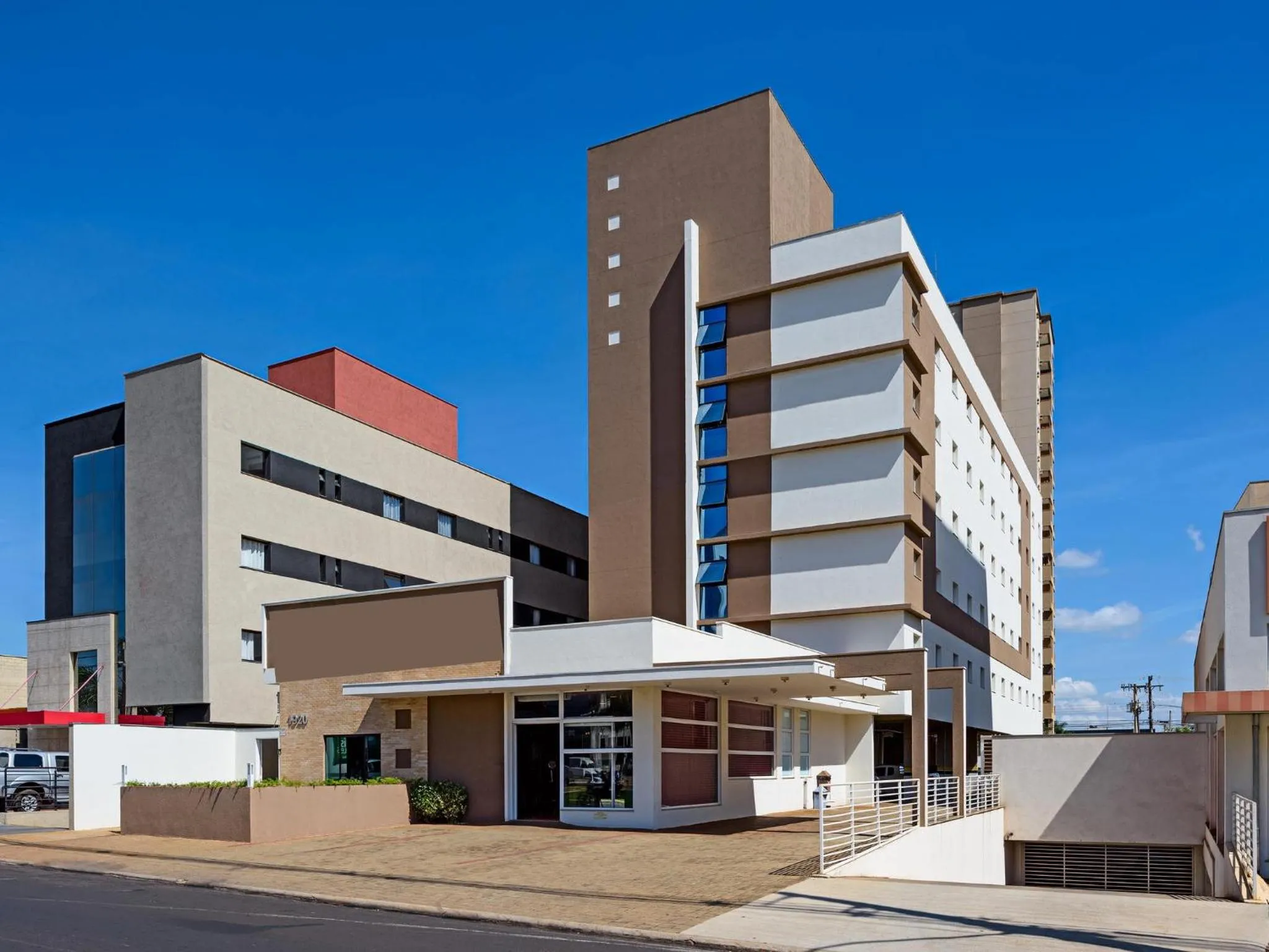 Property building in Golden Tower Express Braz Olaia by Fênix Hotéis