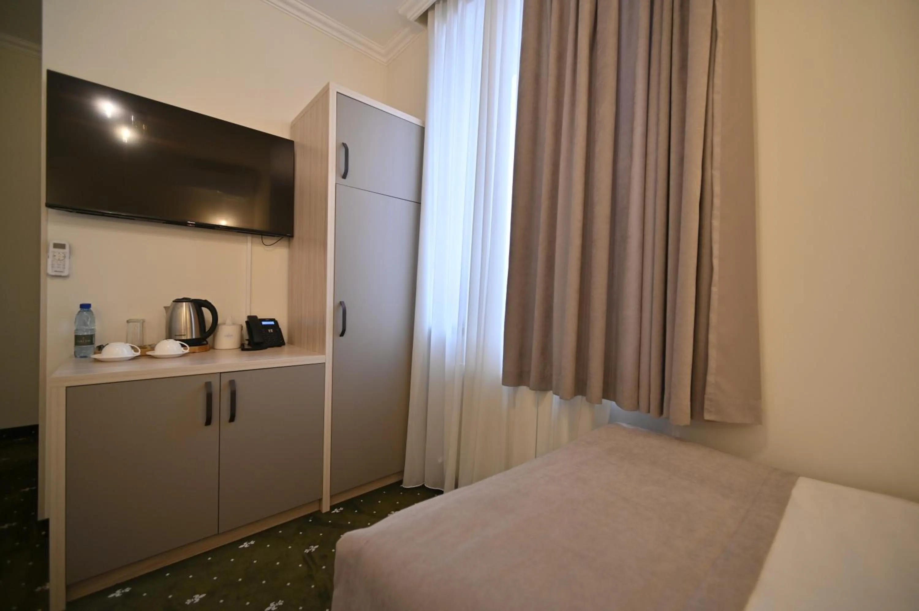 TV and multimedia, Bed in Colette Hotel