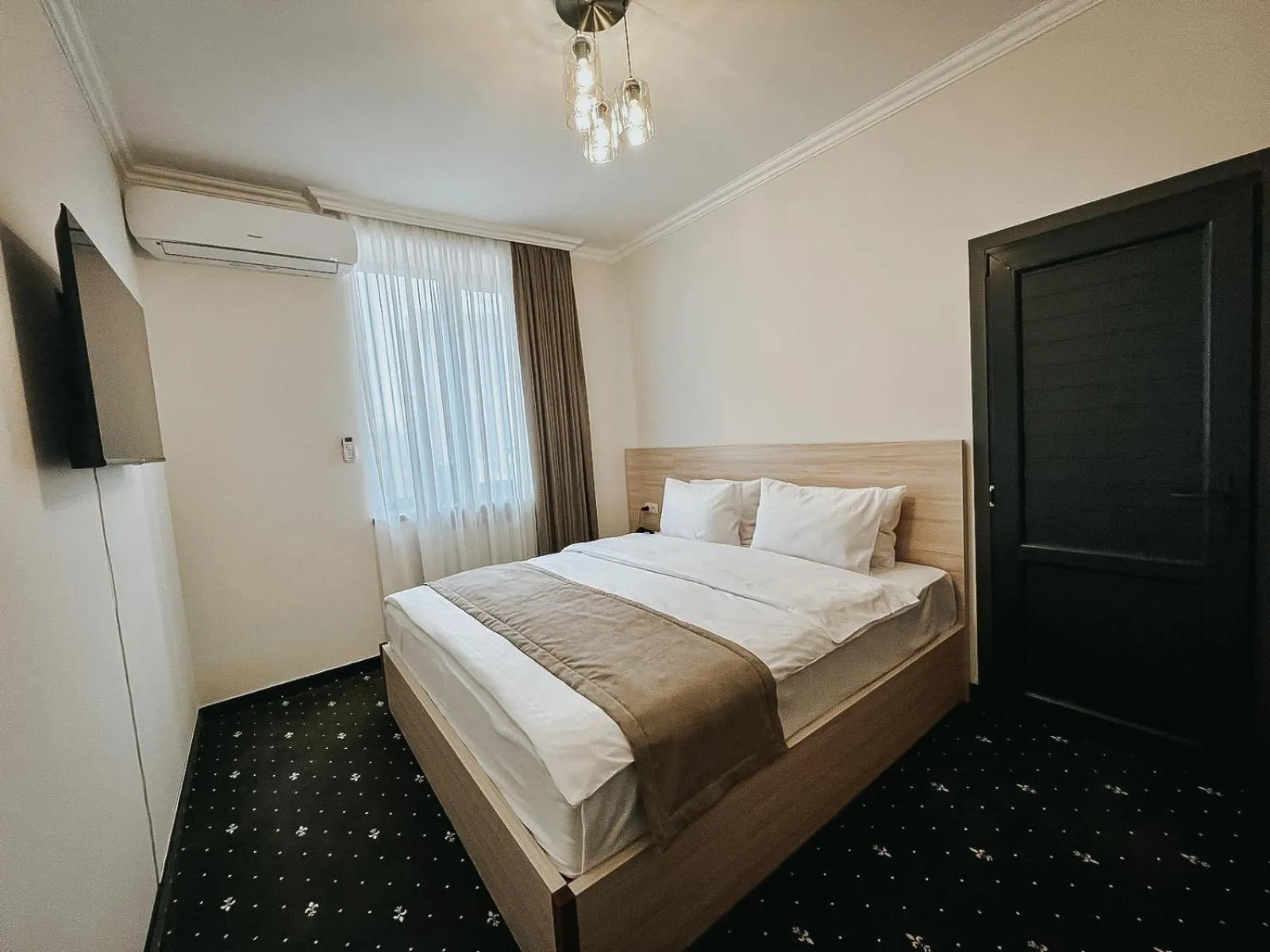 Photo of the whole room, Bed in Colette Hotel