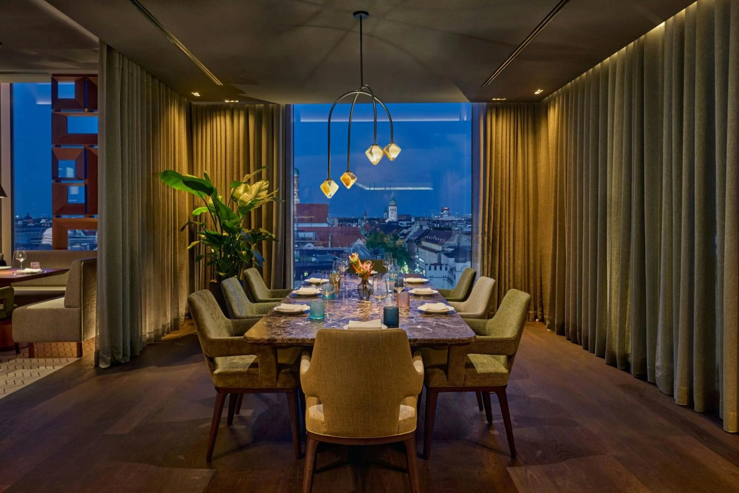 Restaurant/places to eat in Koenigshof, a Luxury Collection Hotel, Munich