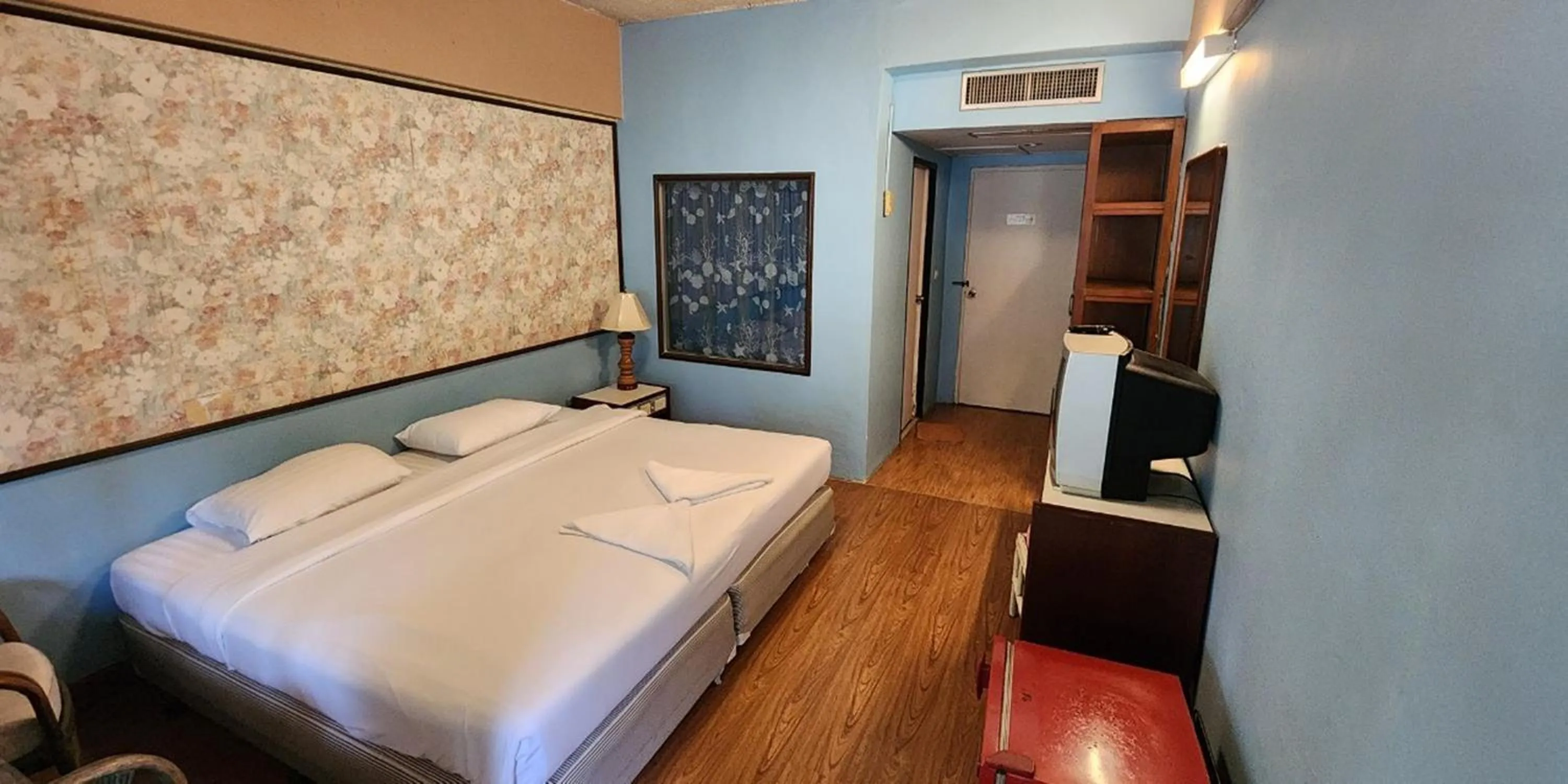 Bedroom, Bed in Safari Riviera Resort