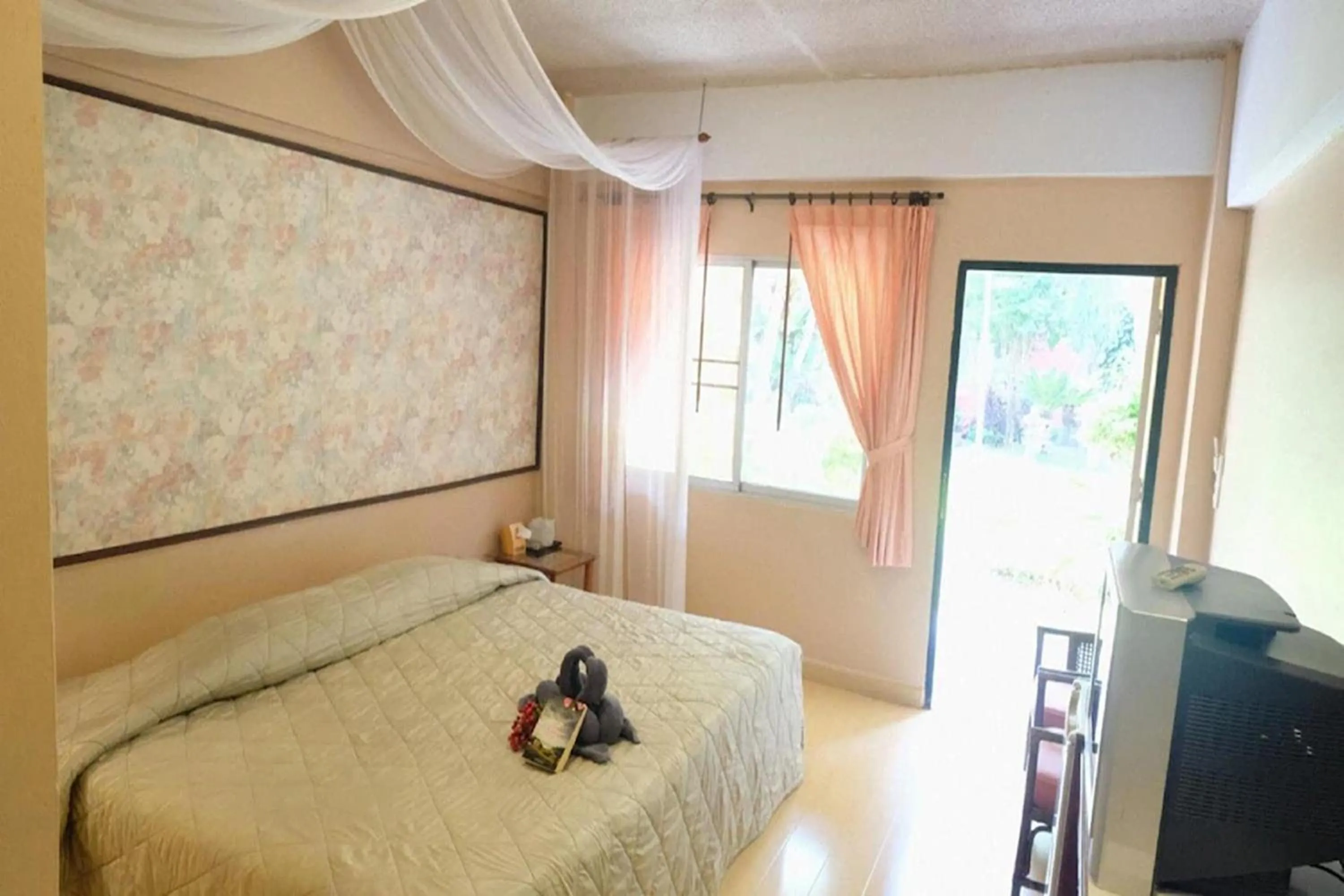 Bedroom, Bed in Safari Riviera Resort