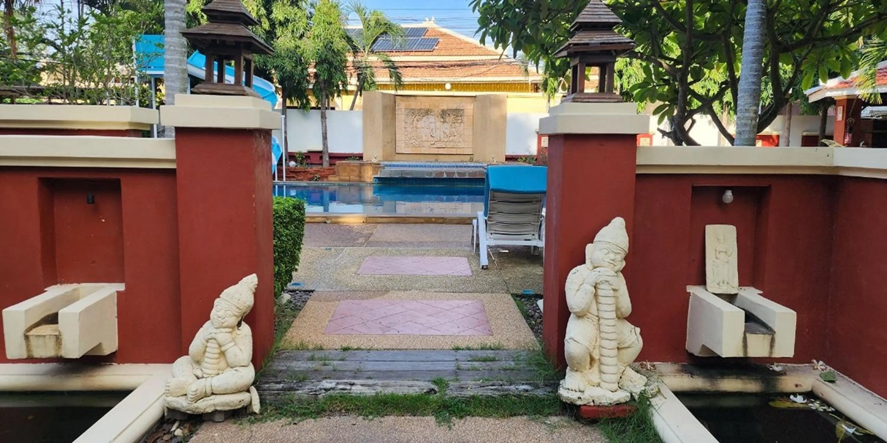 Property building in Safari Riviera Resort