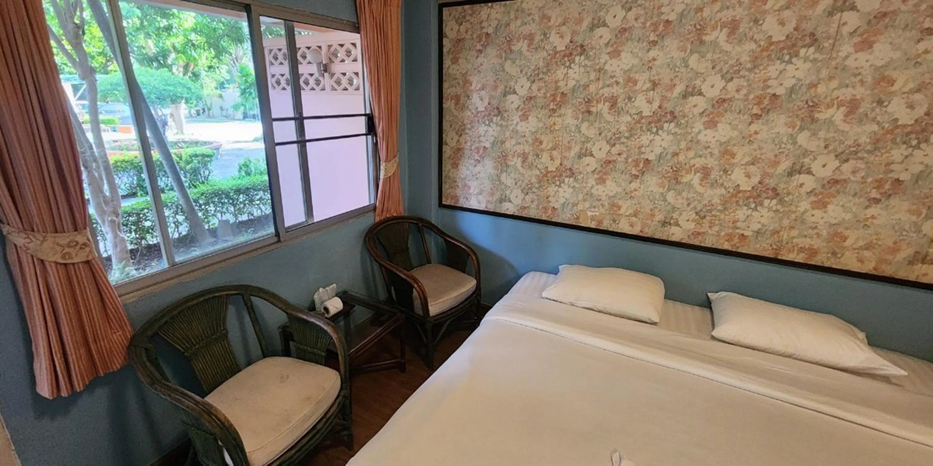 Bedroom, Bed in Safari Riviera Resort