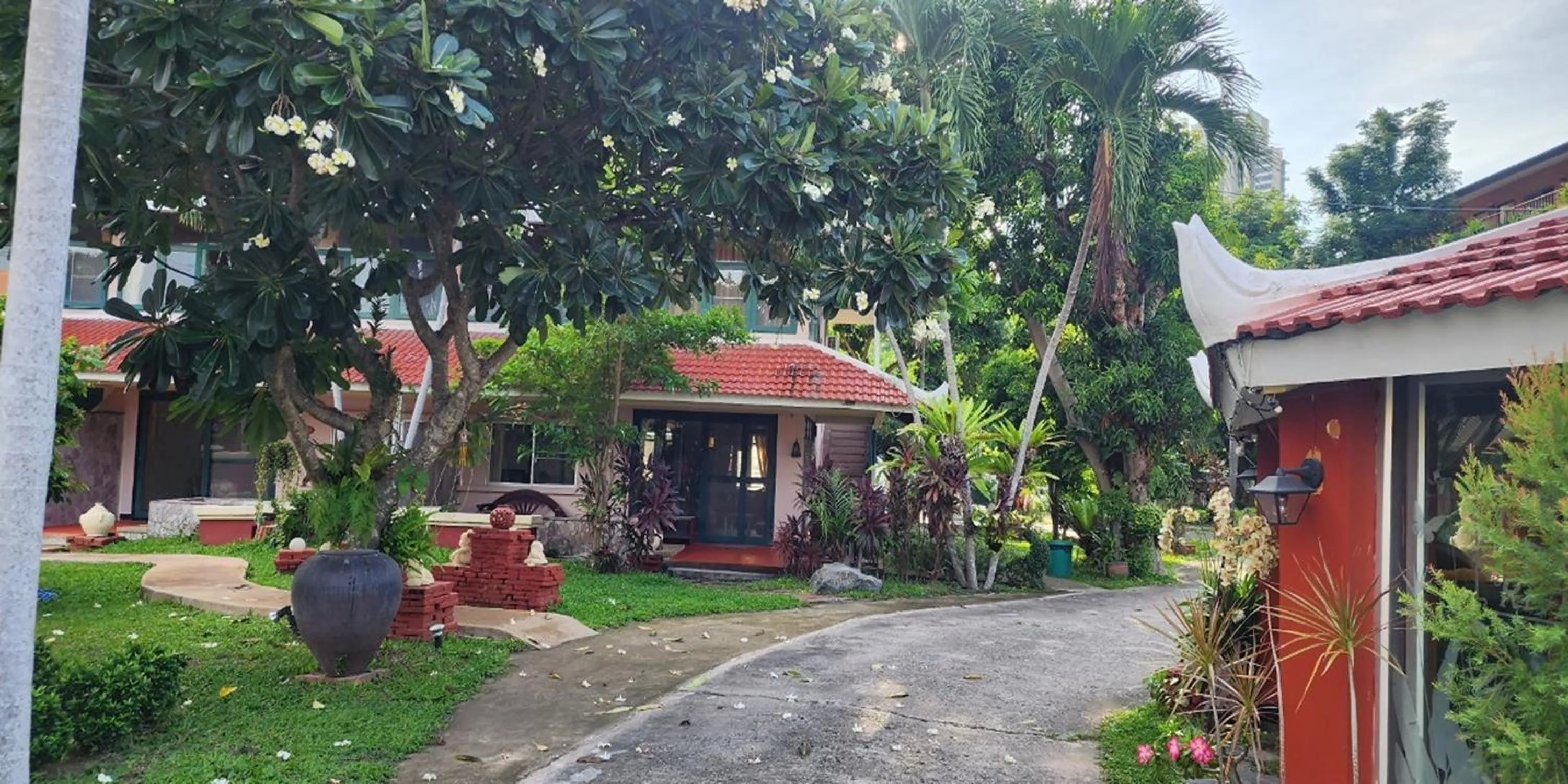 Property building in Safari Riviera Resort