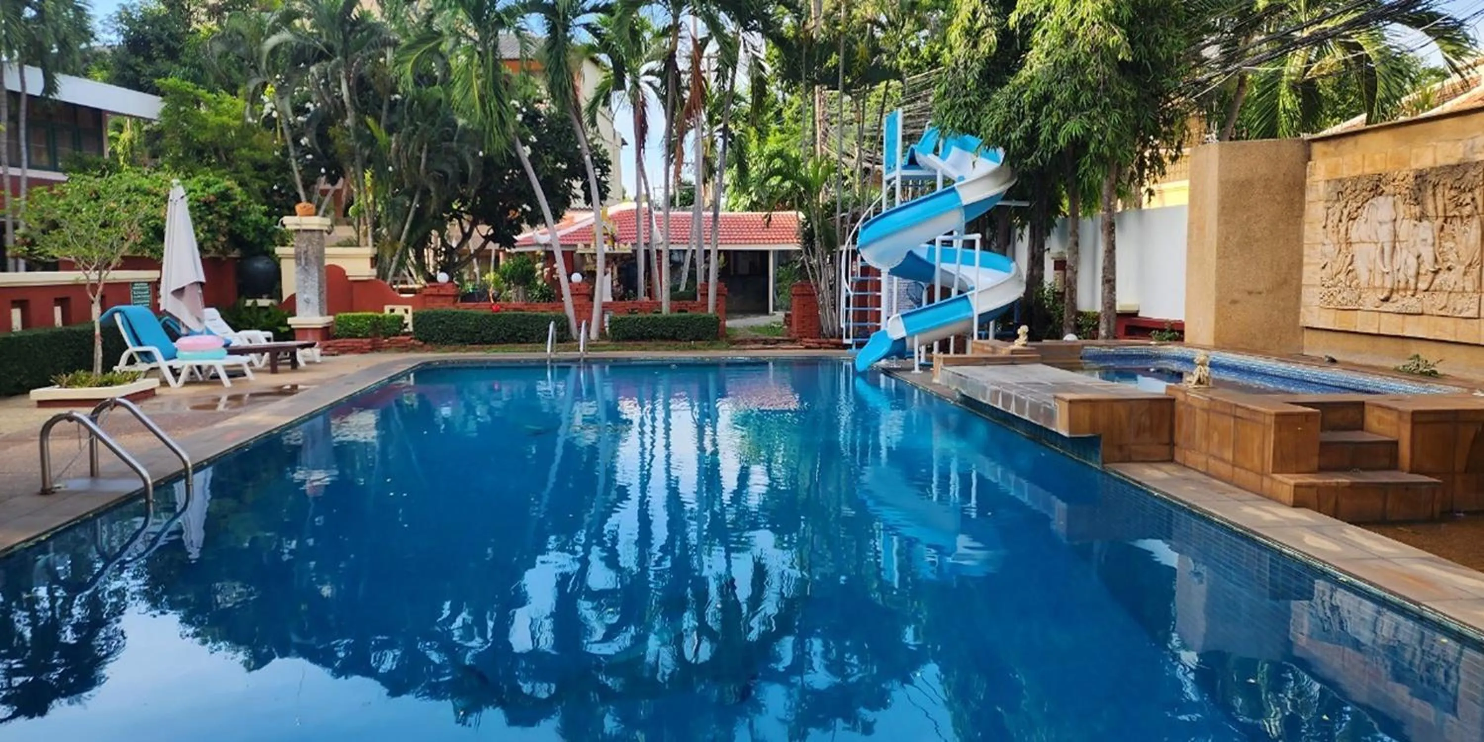 Swimming pool in Safari Riviera Resort