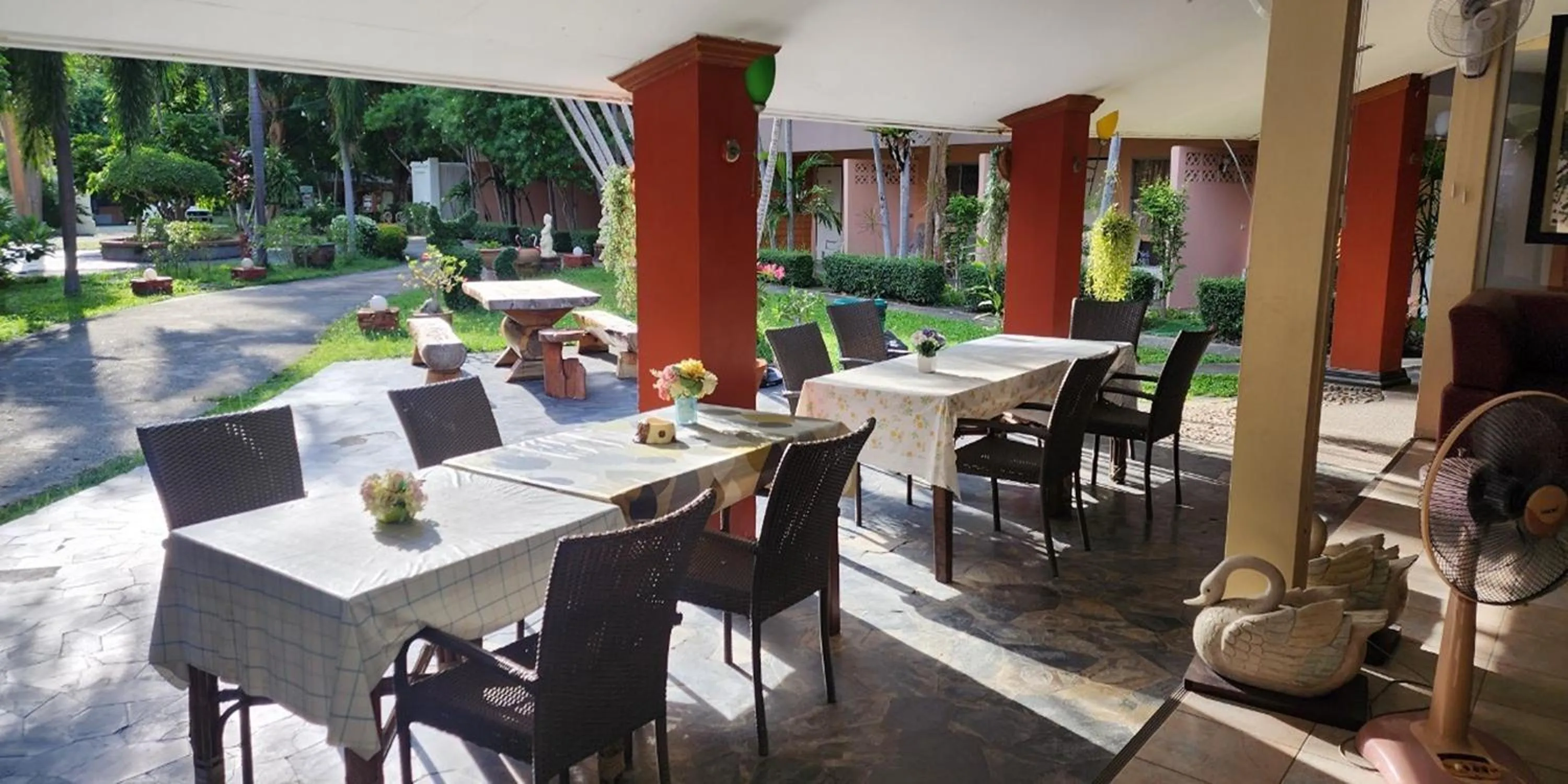 Restaurant/places to eat in Safari Riviera Resort