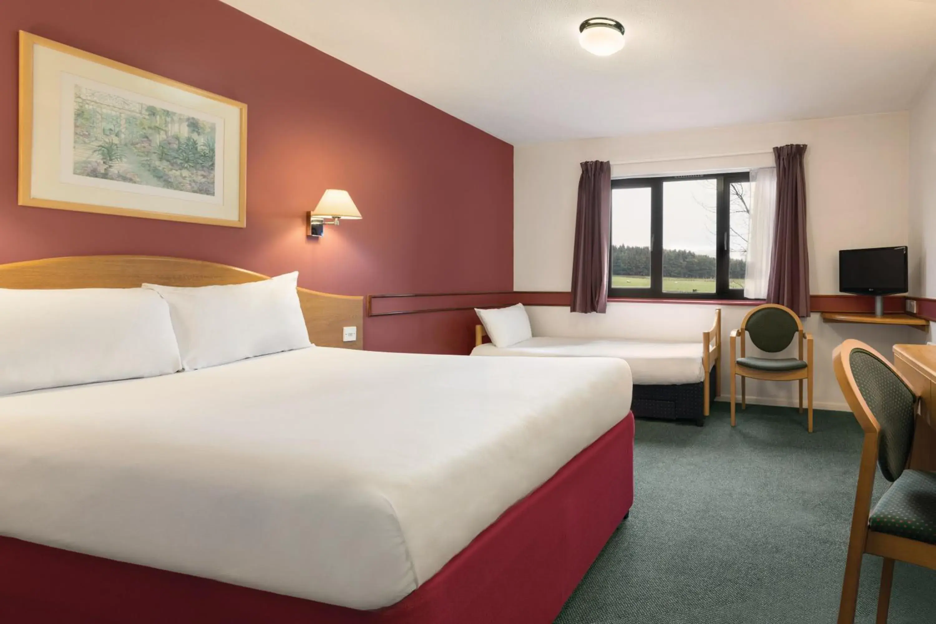 Family Room (2 Adults + 2 Children) in Days Inn Hotel Abington - Glasgow Family Room (2 Adults + 2 Children) in Days Inn Hotel Abington - Glasgow