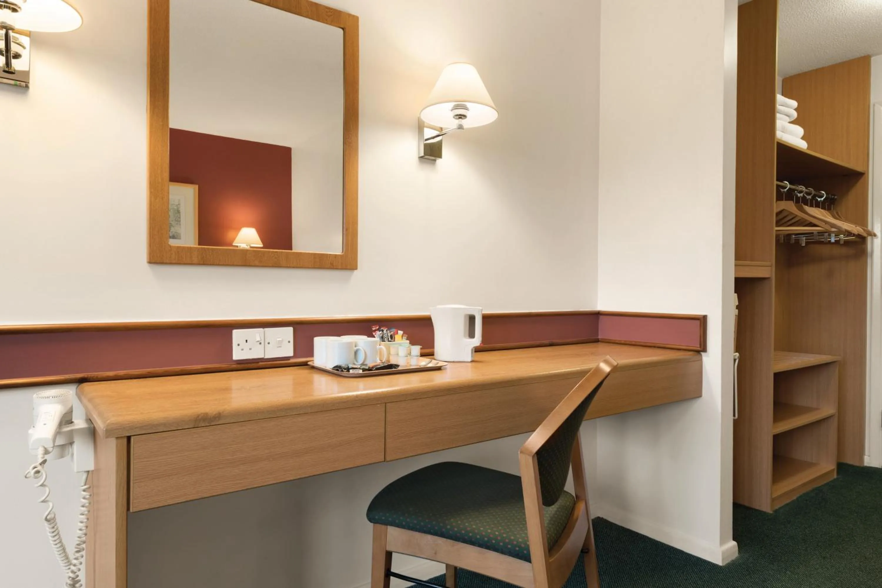 Coffee/tea facilities in Days Inn Hotel Abington - Glasgow