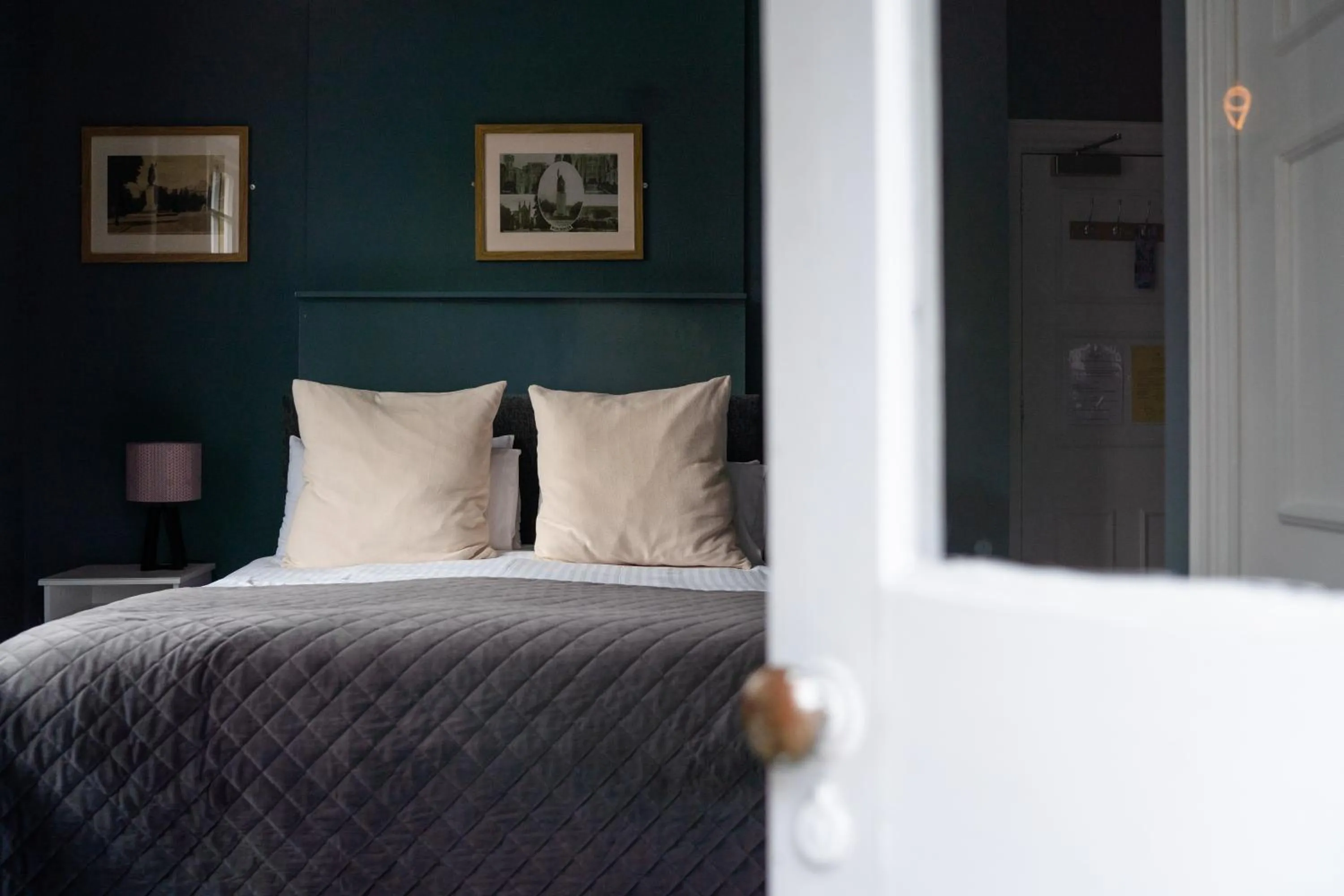 Bed in The Plough Itchen Abbas