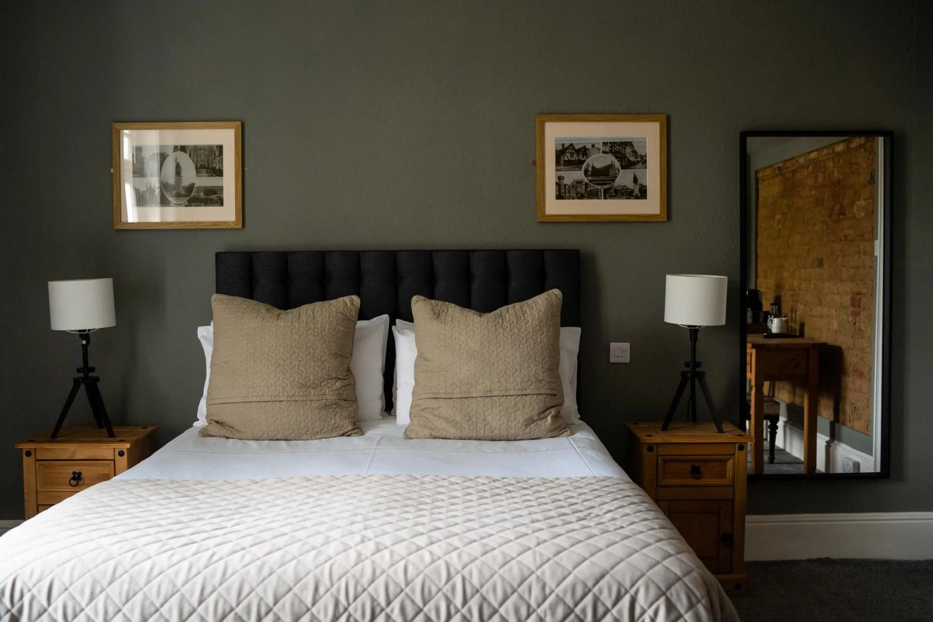 Bed in The Plough Itchen Abbas