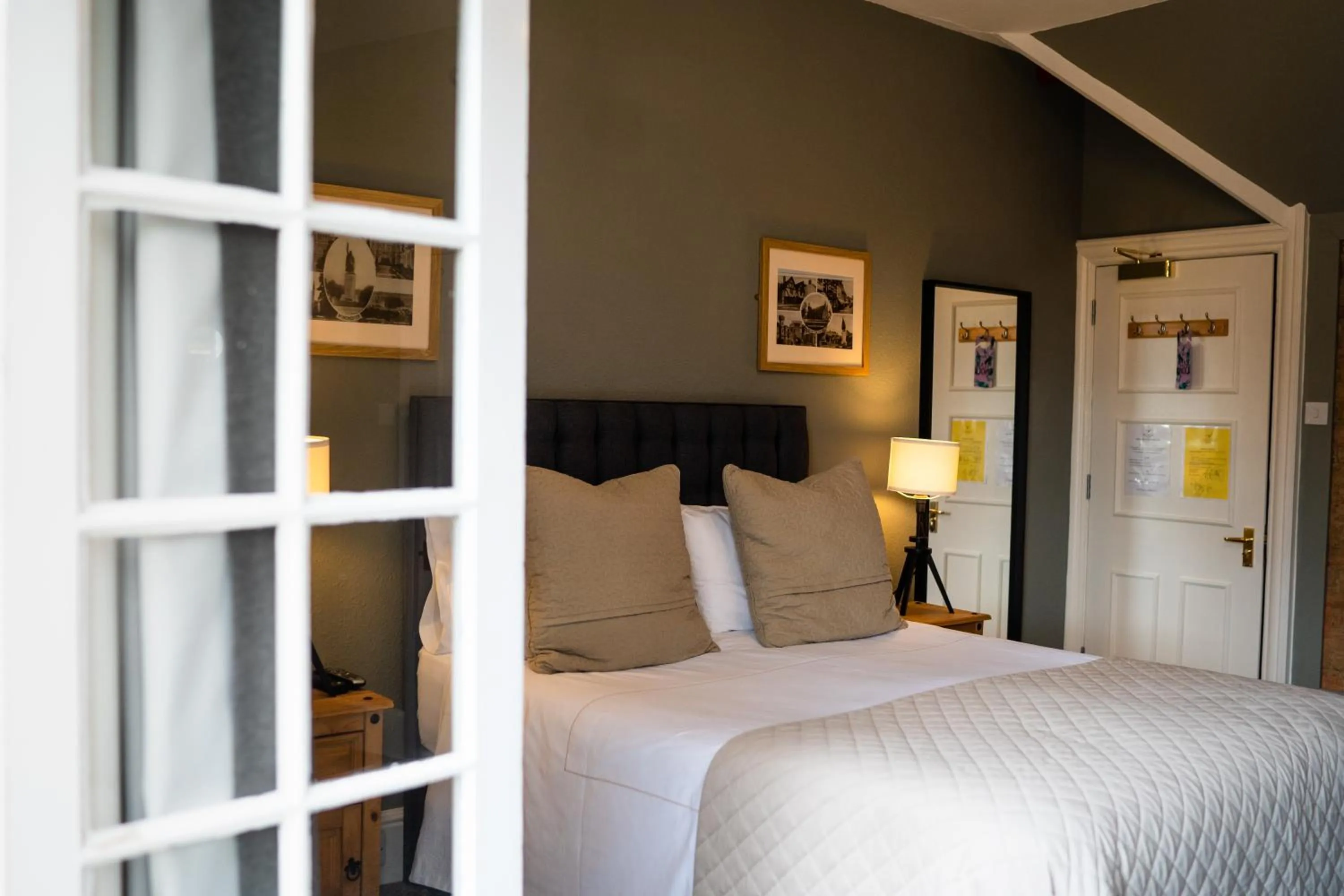 Bed in The Plough Itchen Abbas