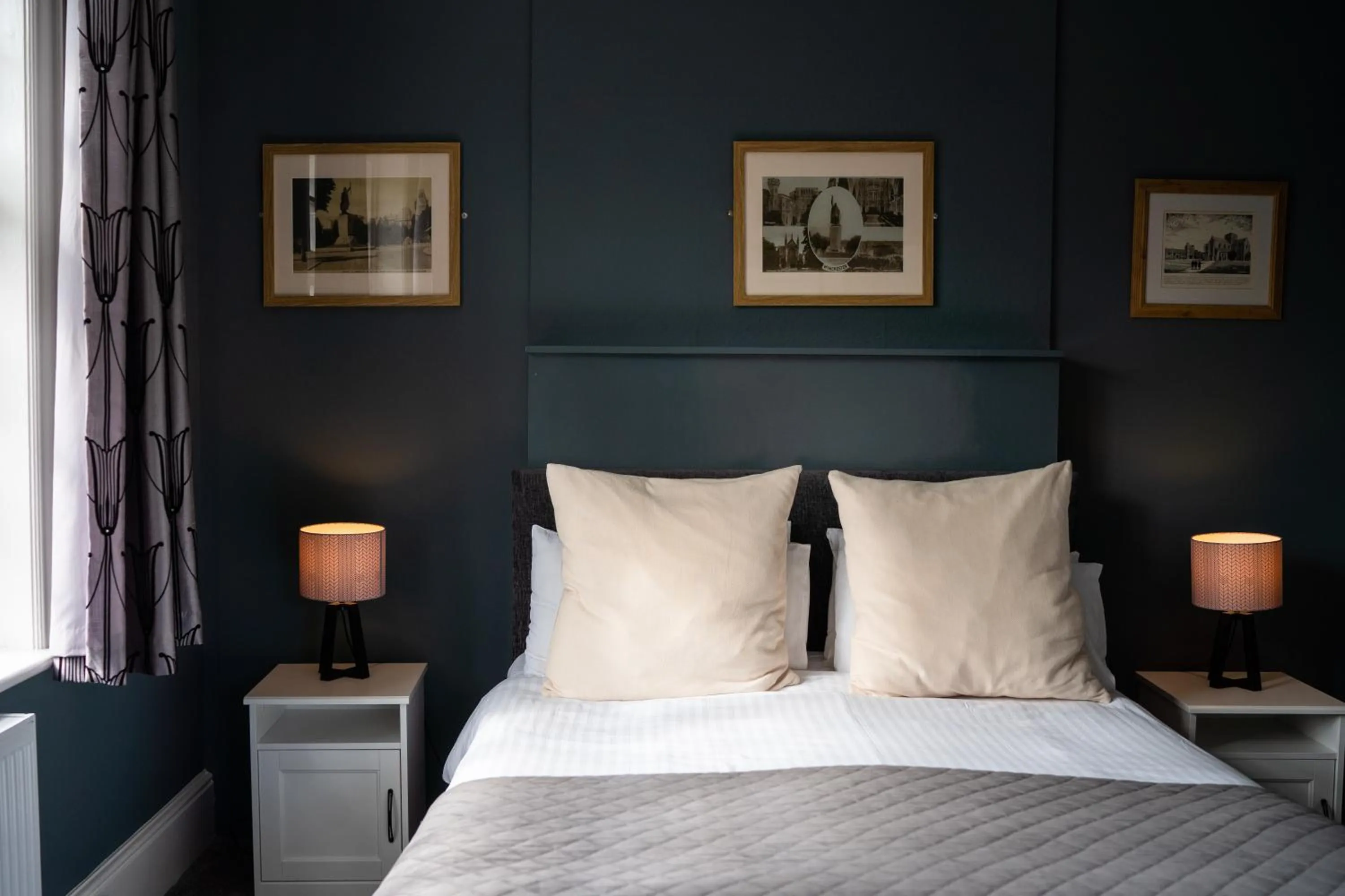 Bed in The Plough Itchen Abbas