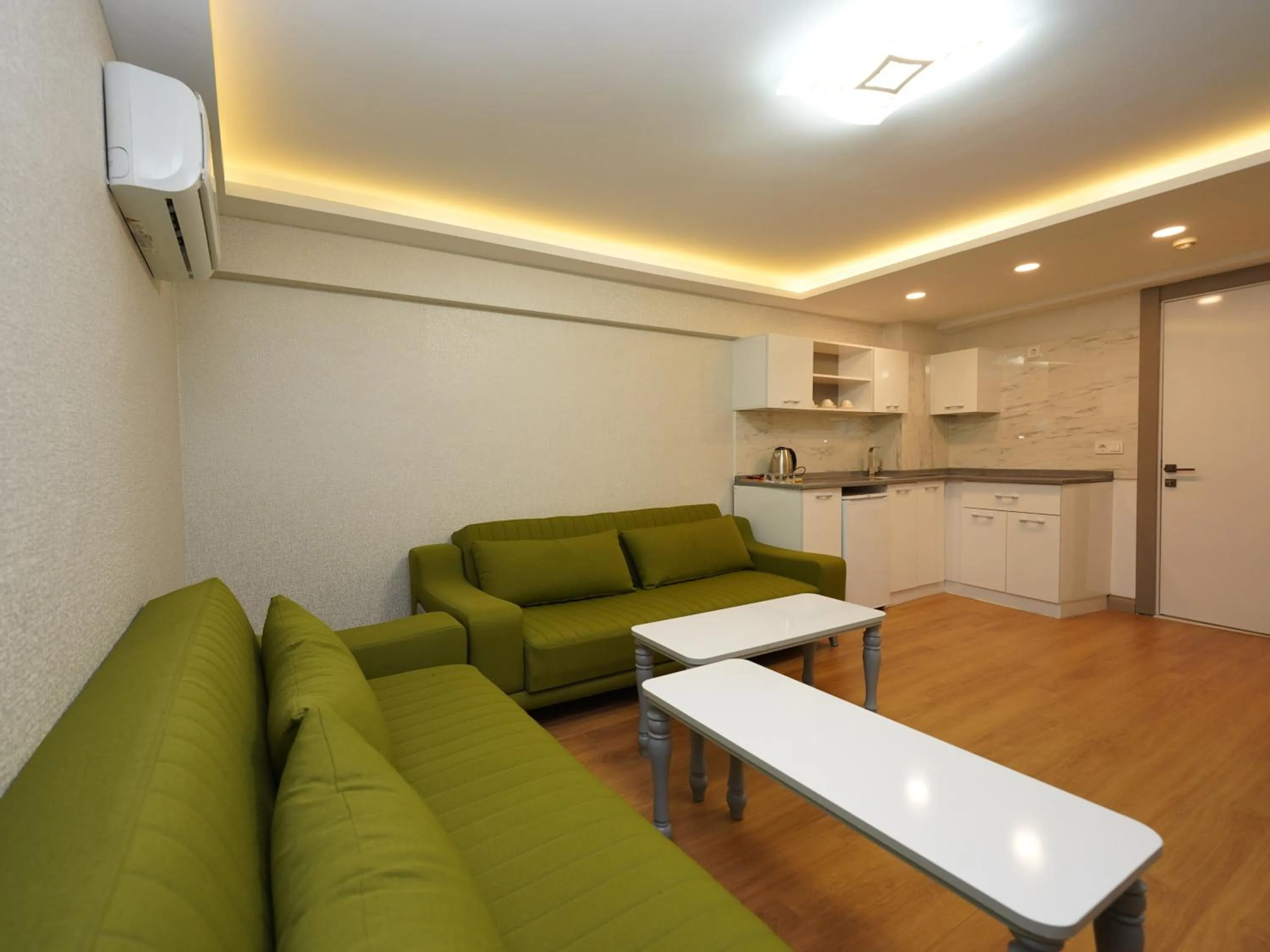 Kitchen or kitchenette in gazelle suites