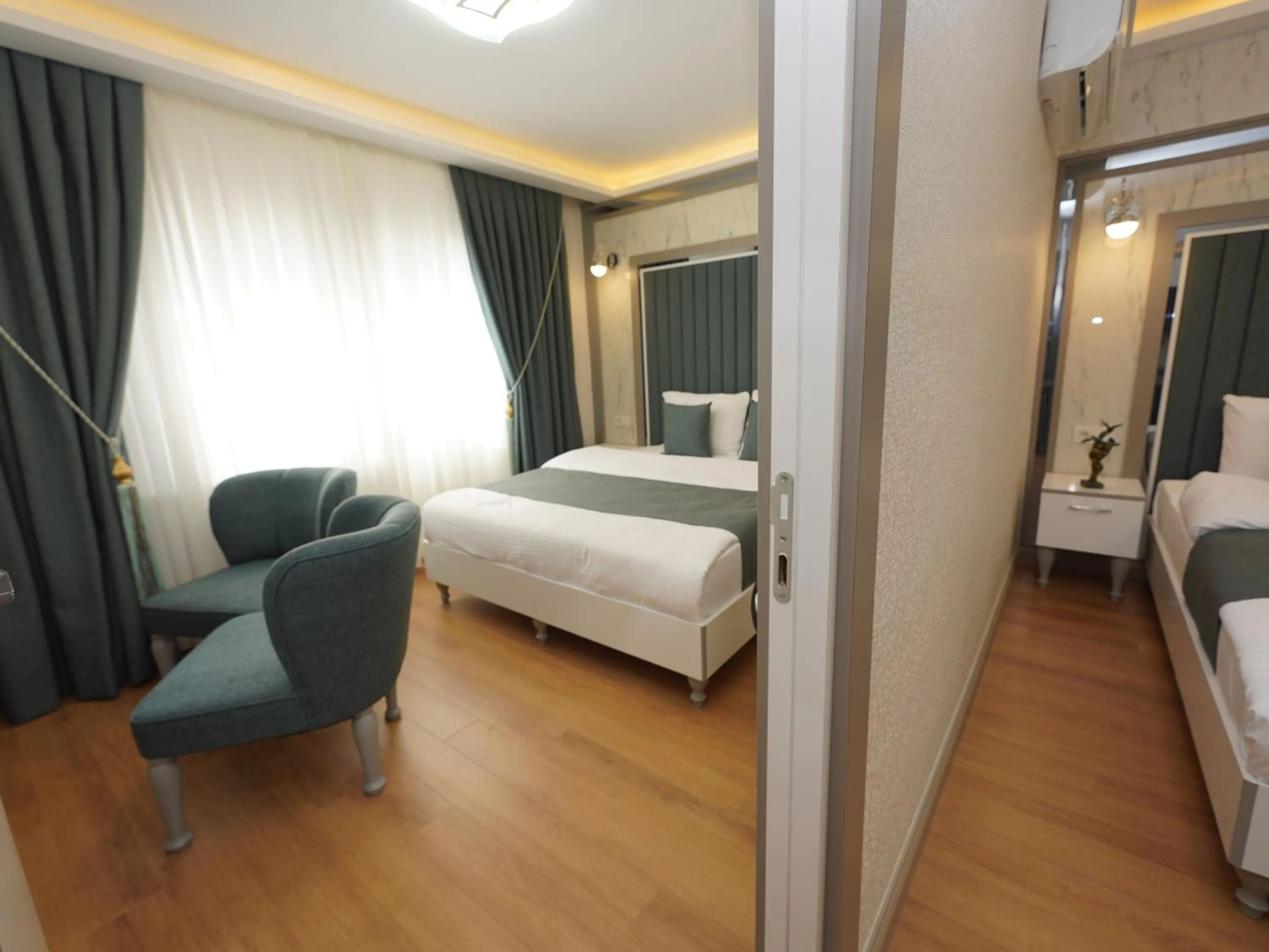 Photo of the whole room, Bed in gazelle suites