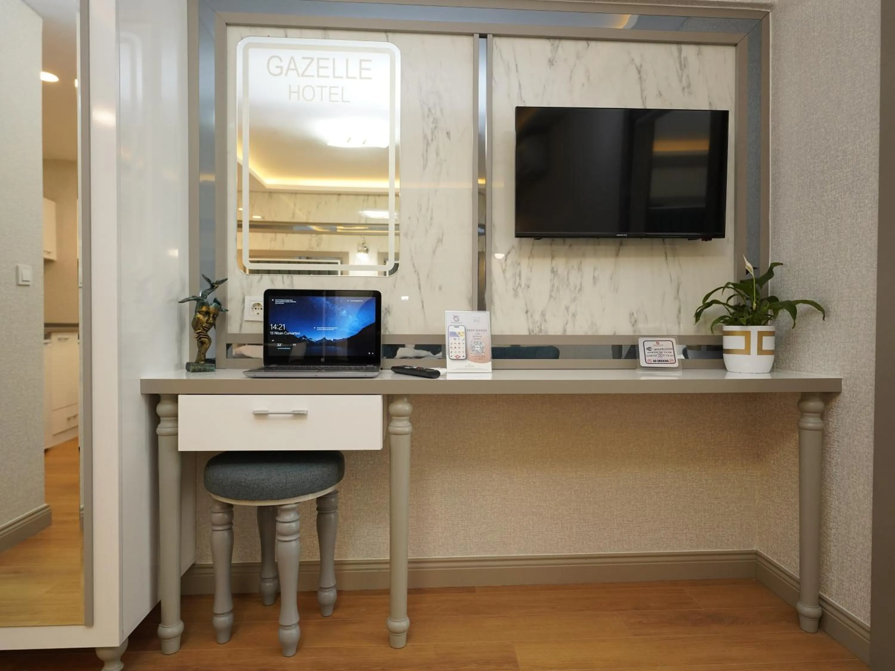 TV and multimedia in gazelle suites