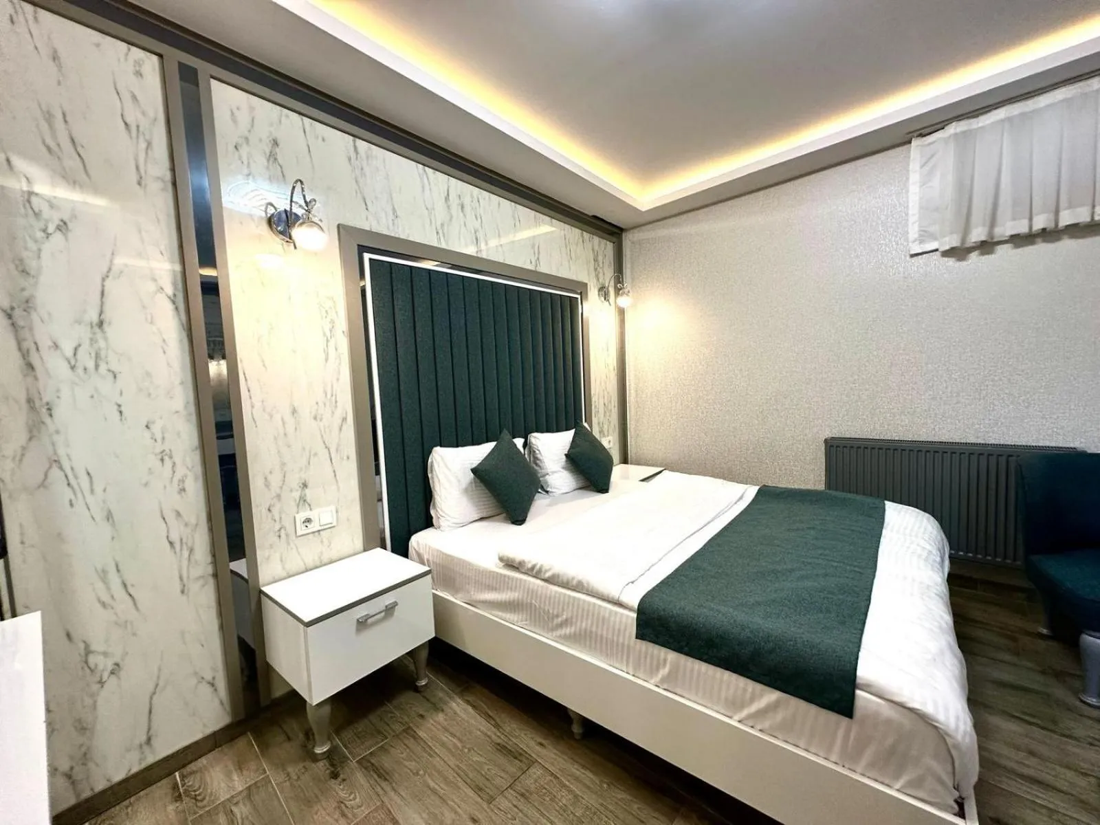 Photo of the whole room, Bed in gazelle suites