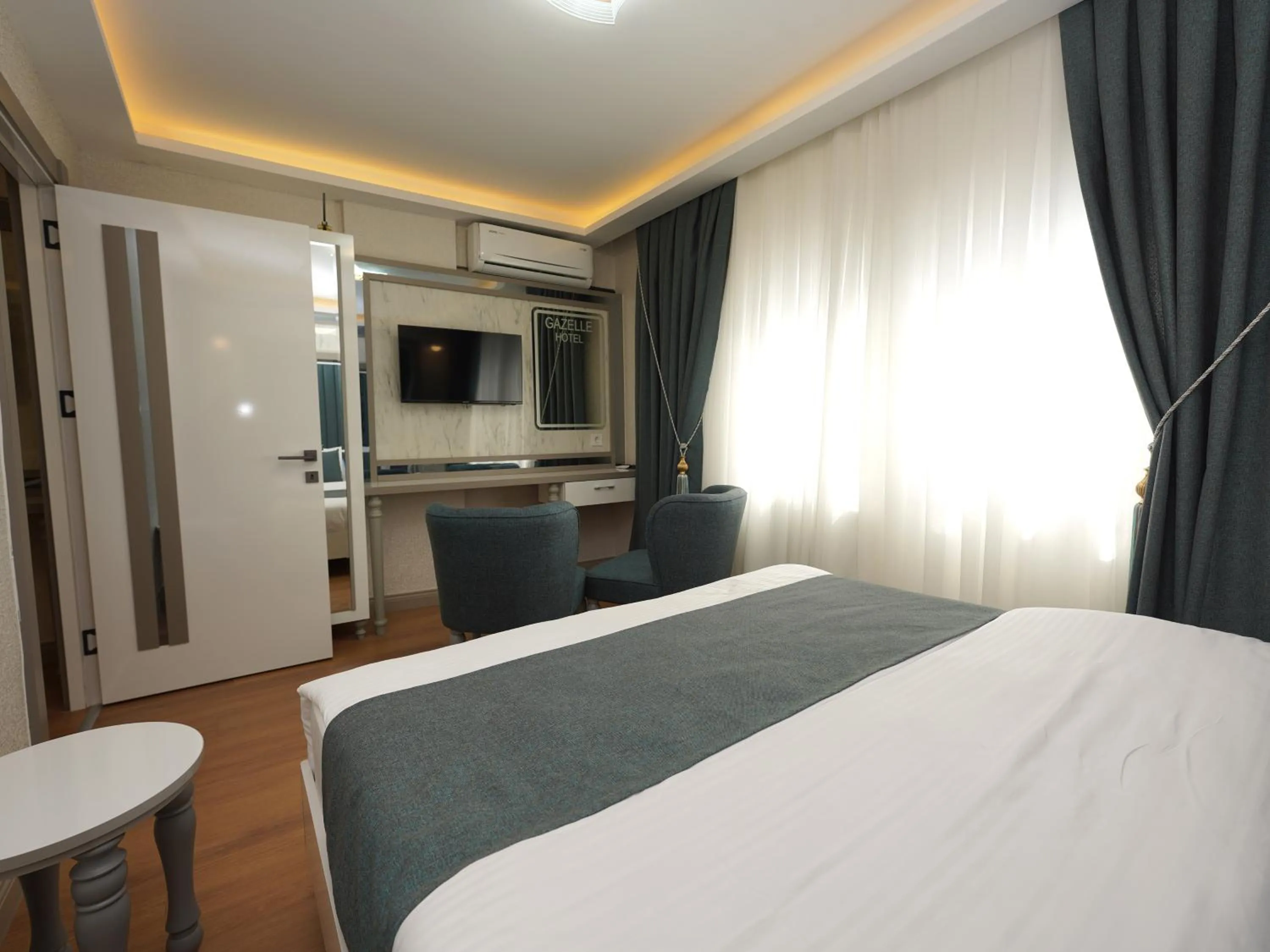 TV and multimedia, Bed in gazelle suites