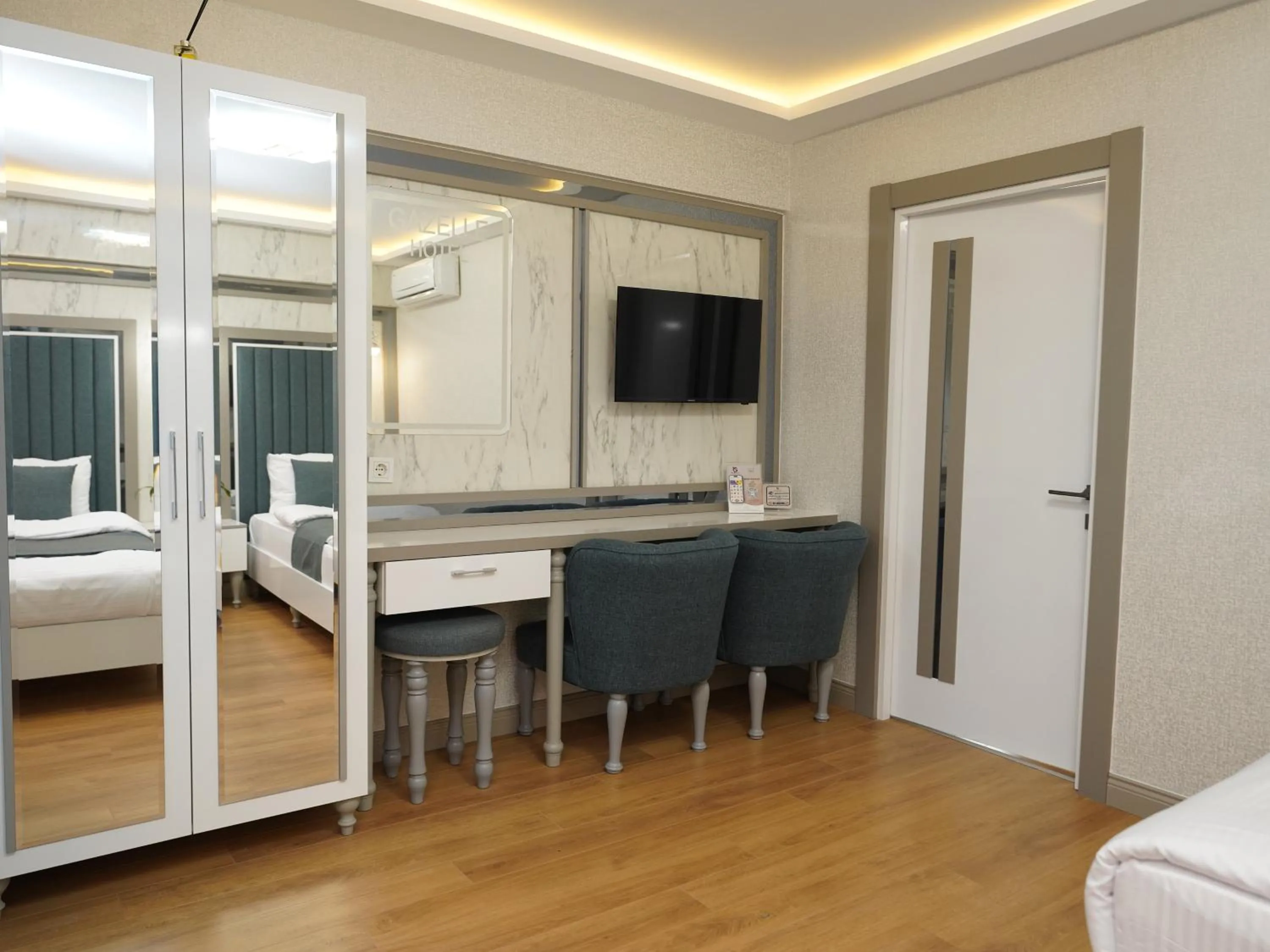 TV and multimedia, Bed in gazelle suites