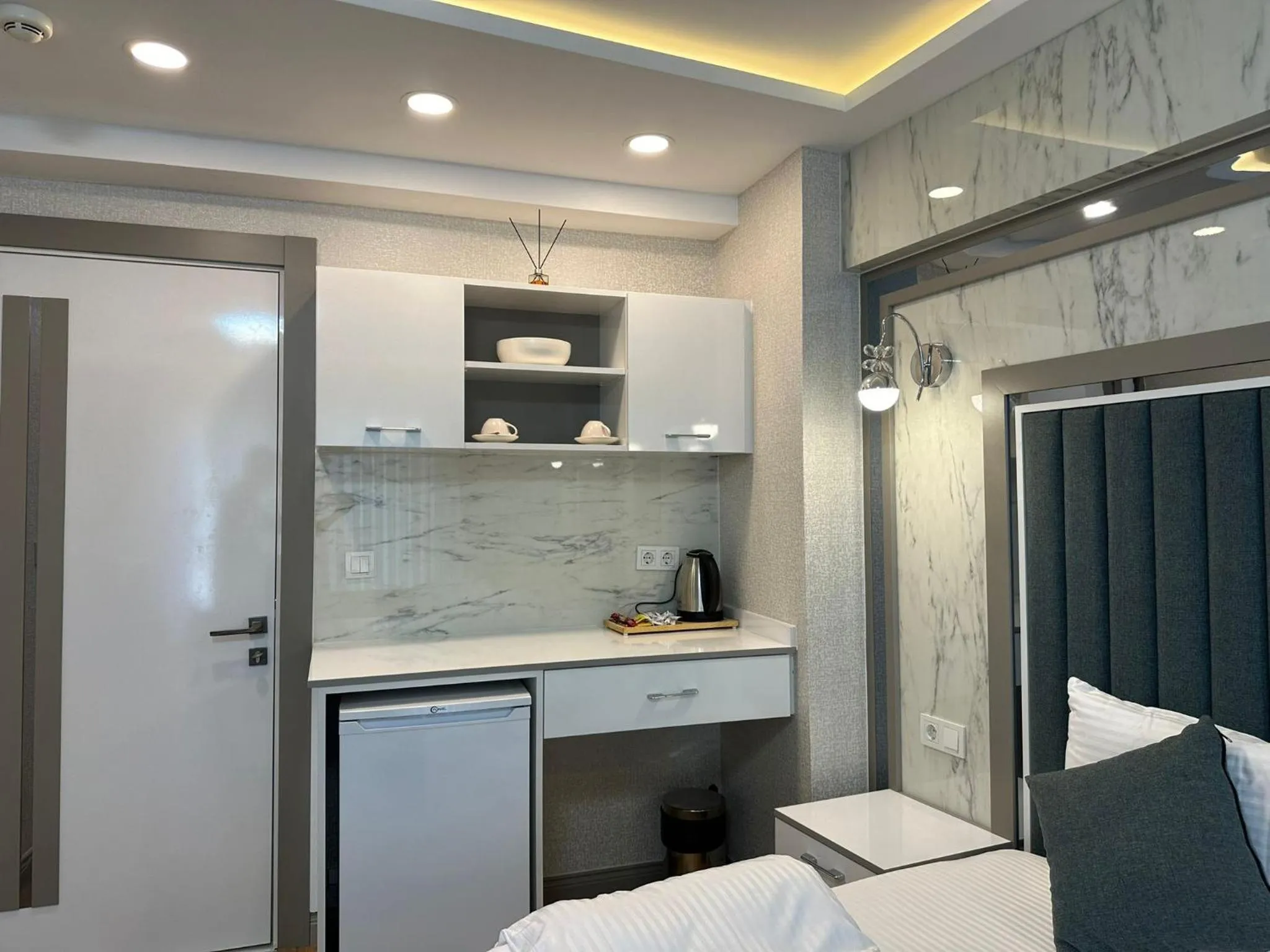 Kitchen or kitchenette, Bed in gazelle suites