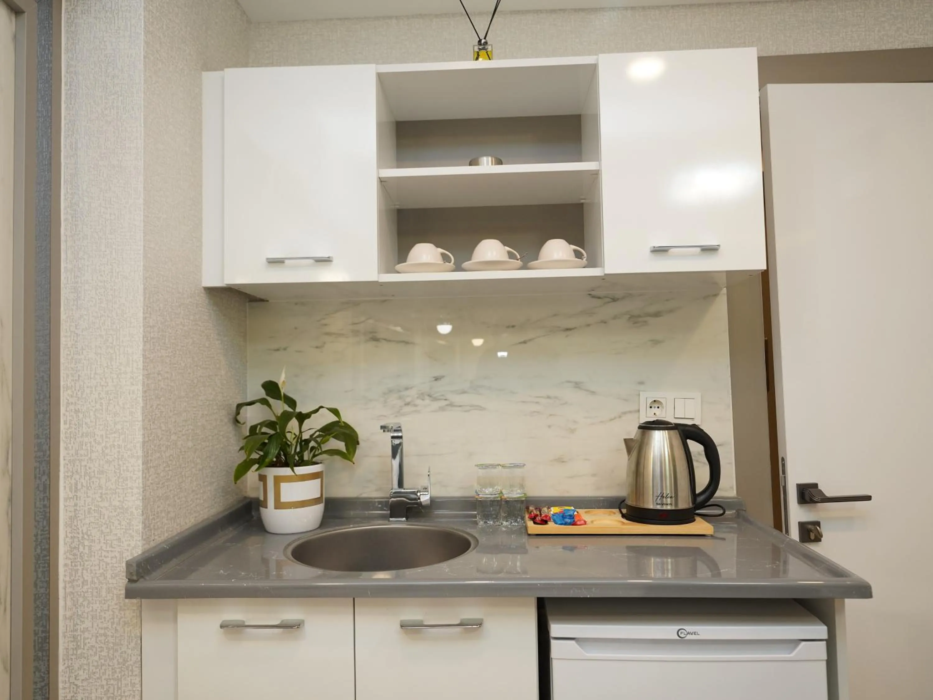 Coffee/tea facilities in gazelle suites