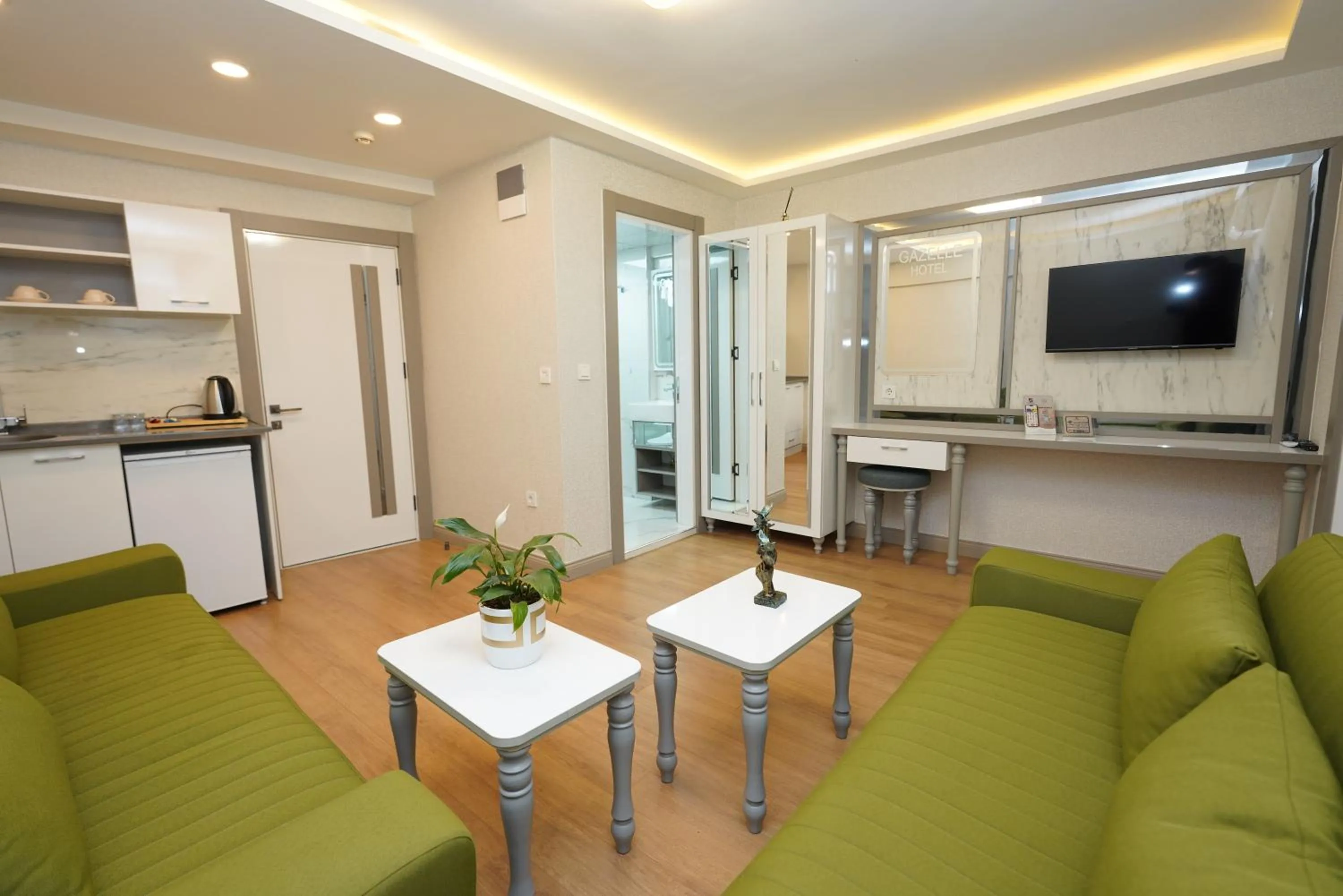 Communal lounge/ TV room in gazelle suites