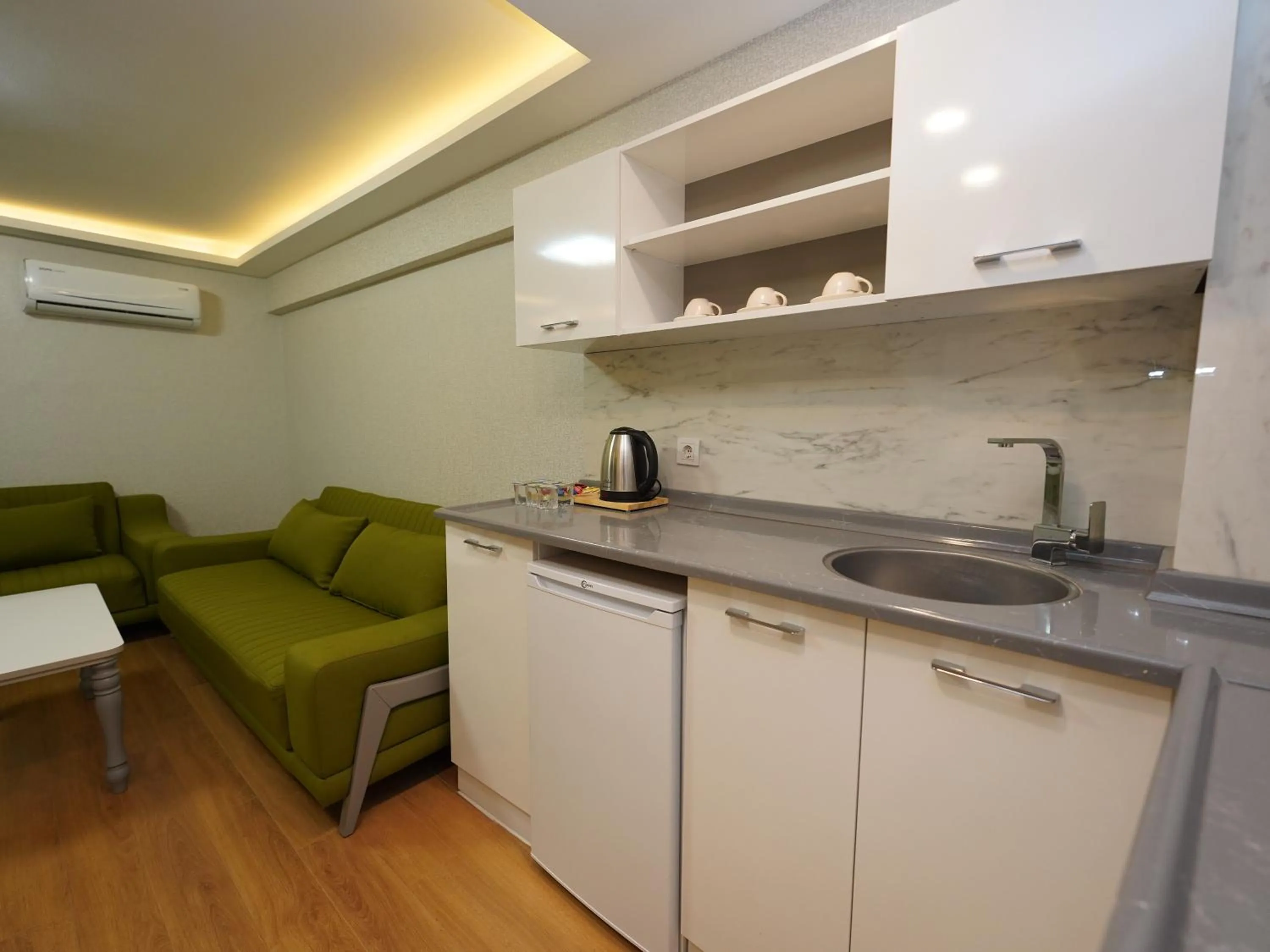Coffee/tea facilities in gazelle suites