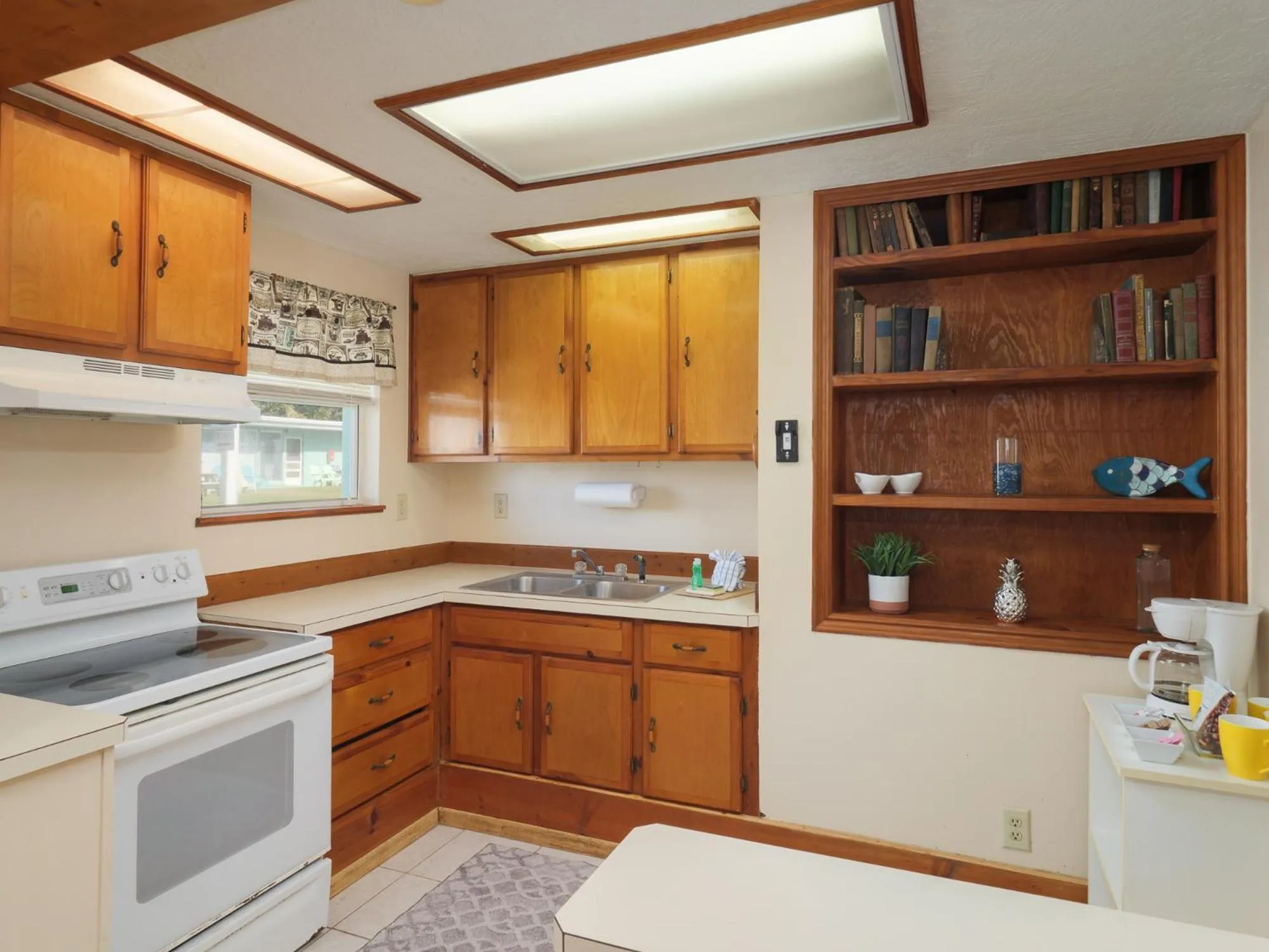 Kitchen or kitchenette in Sea Aire Oceanfront Inn