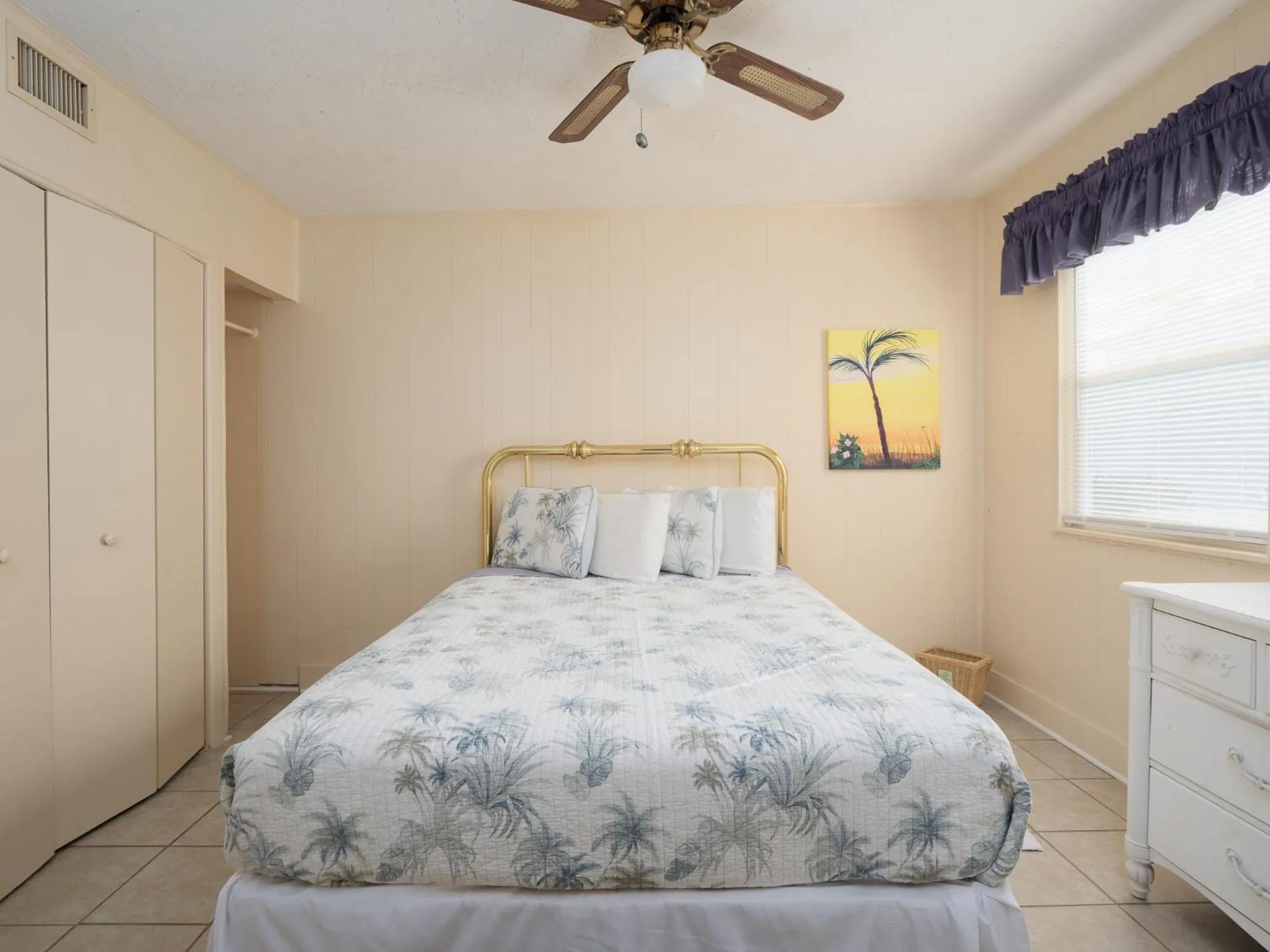 Bed in Sea Aire Oceanfront Inn