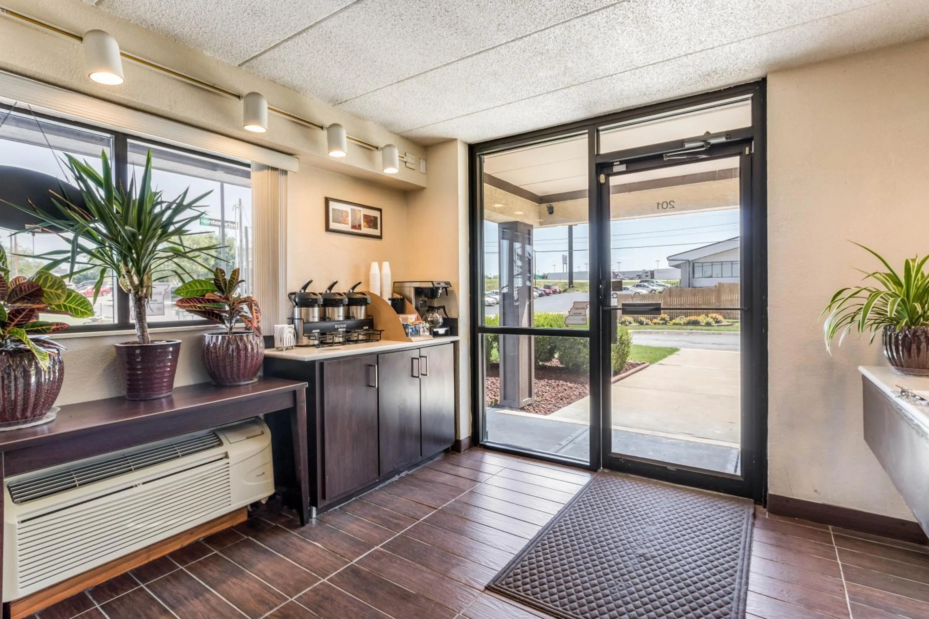 Restaurant/places to eat in Red Roof Inn Columbia, MO