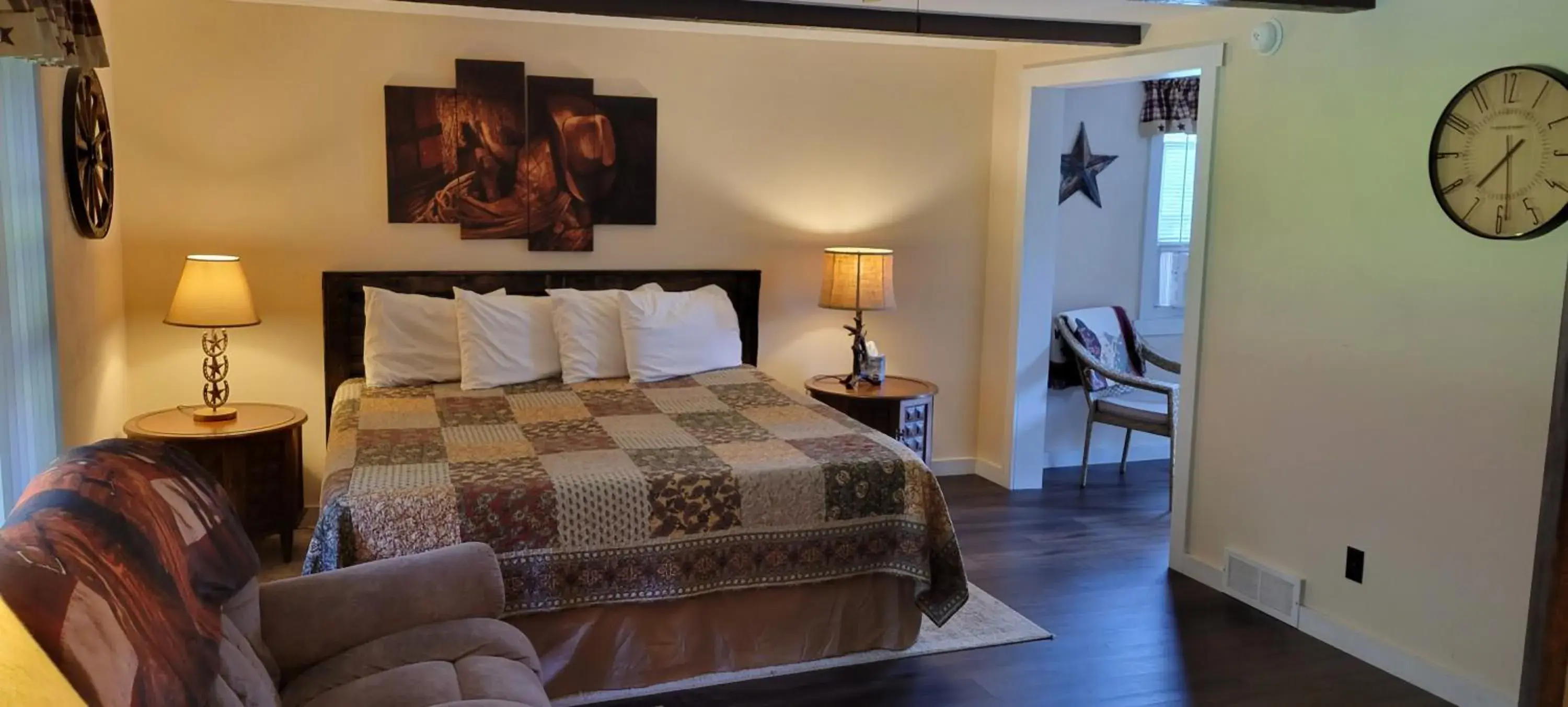 King Room with Balcony in Trickling Waters Retreat King Room with Balcony in Trickling Waters Retreat