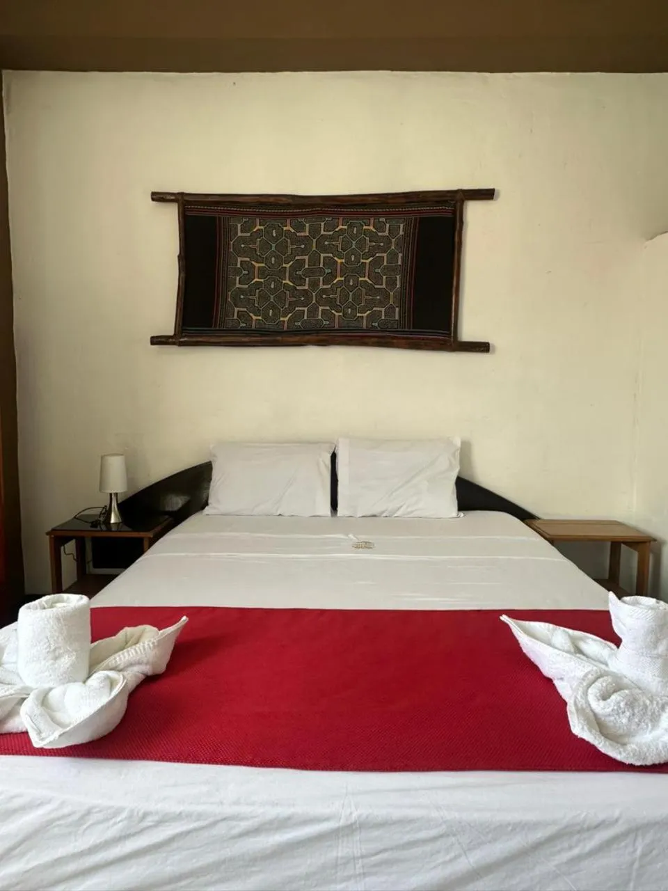 Bed in La Posada del Cauchero Hotel & Suites