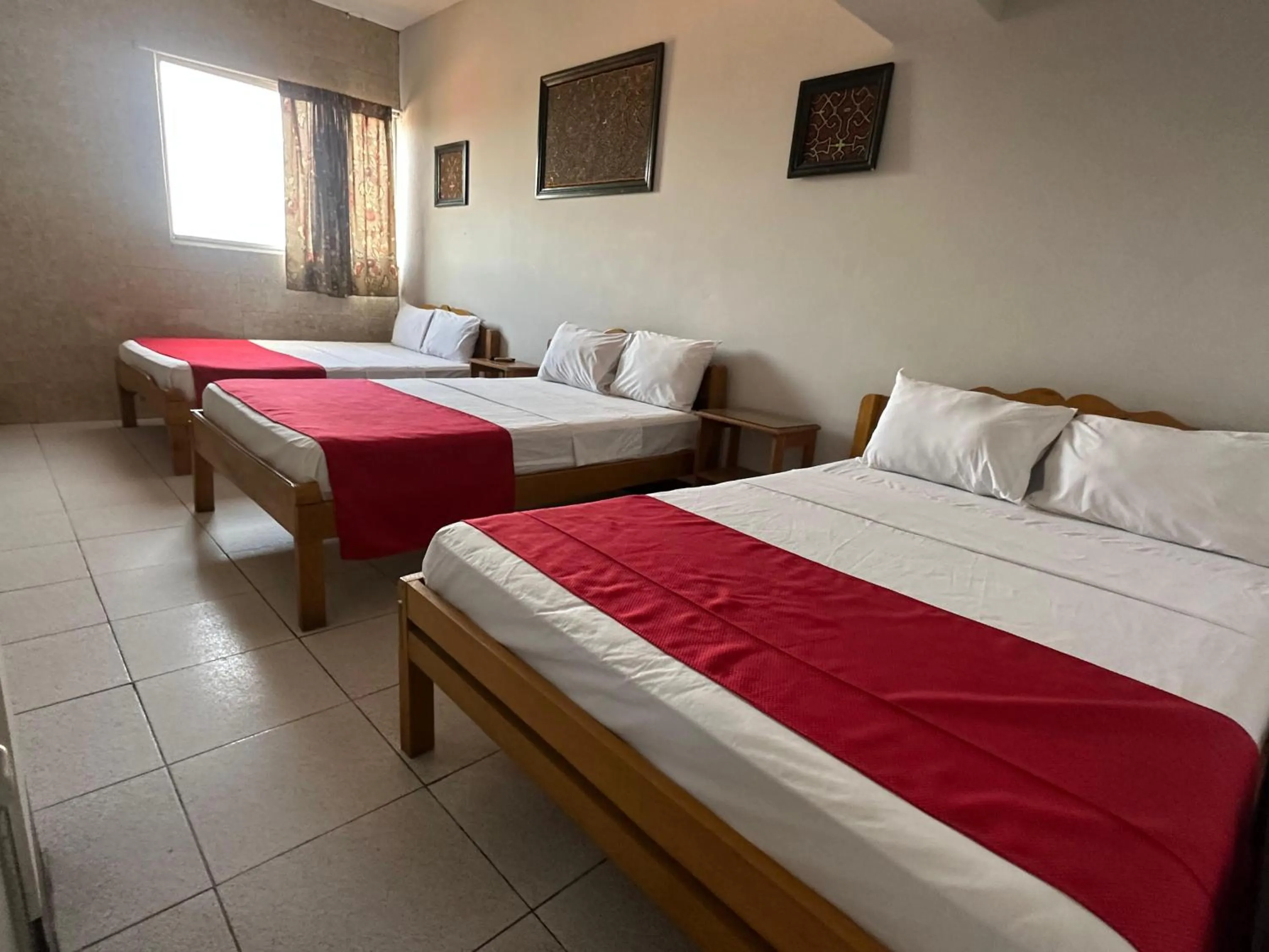 Bed in La Posada del Cauchero Hotel & Suites