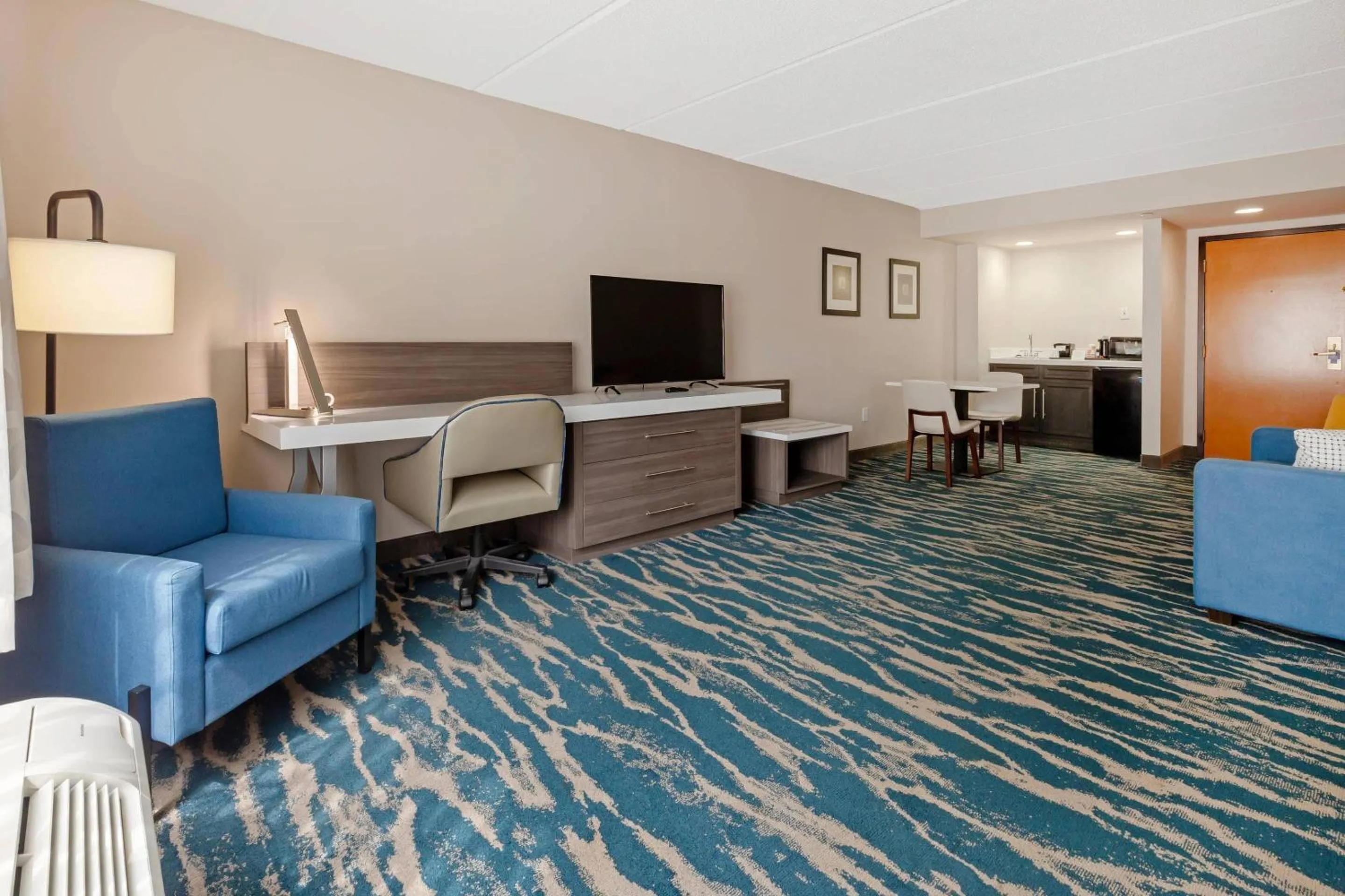 Bedroom in Comfort Inn & Suites Greenville Near East Carolina University