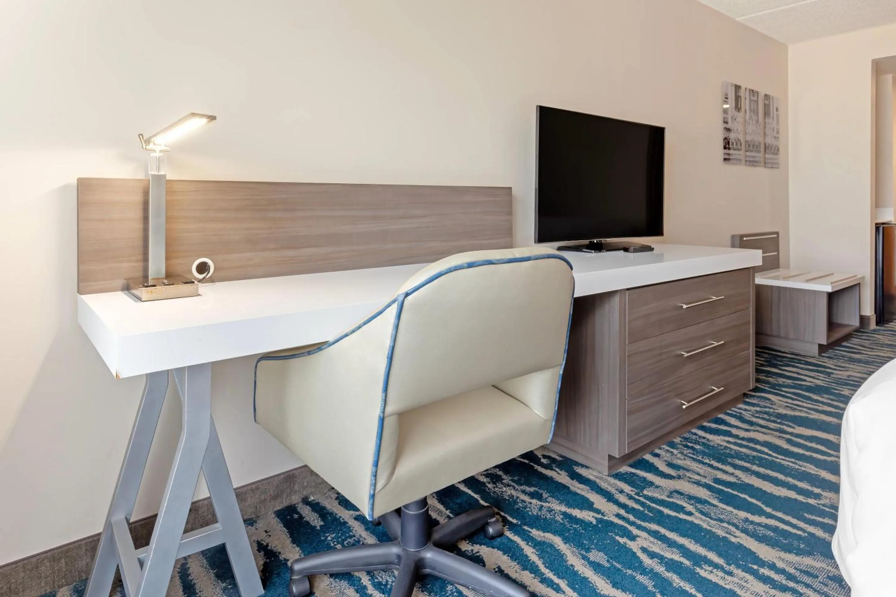 Bedroom in Comfort Inn & Suites Greenville Near East Carolina University