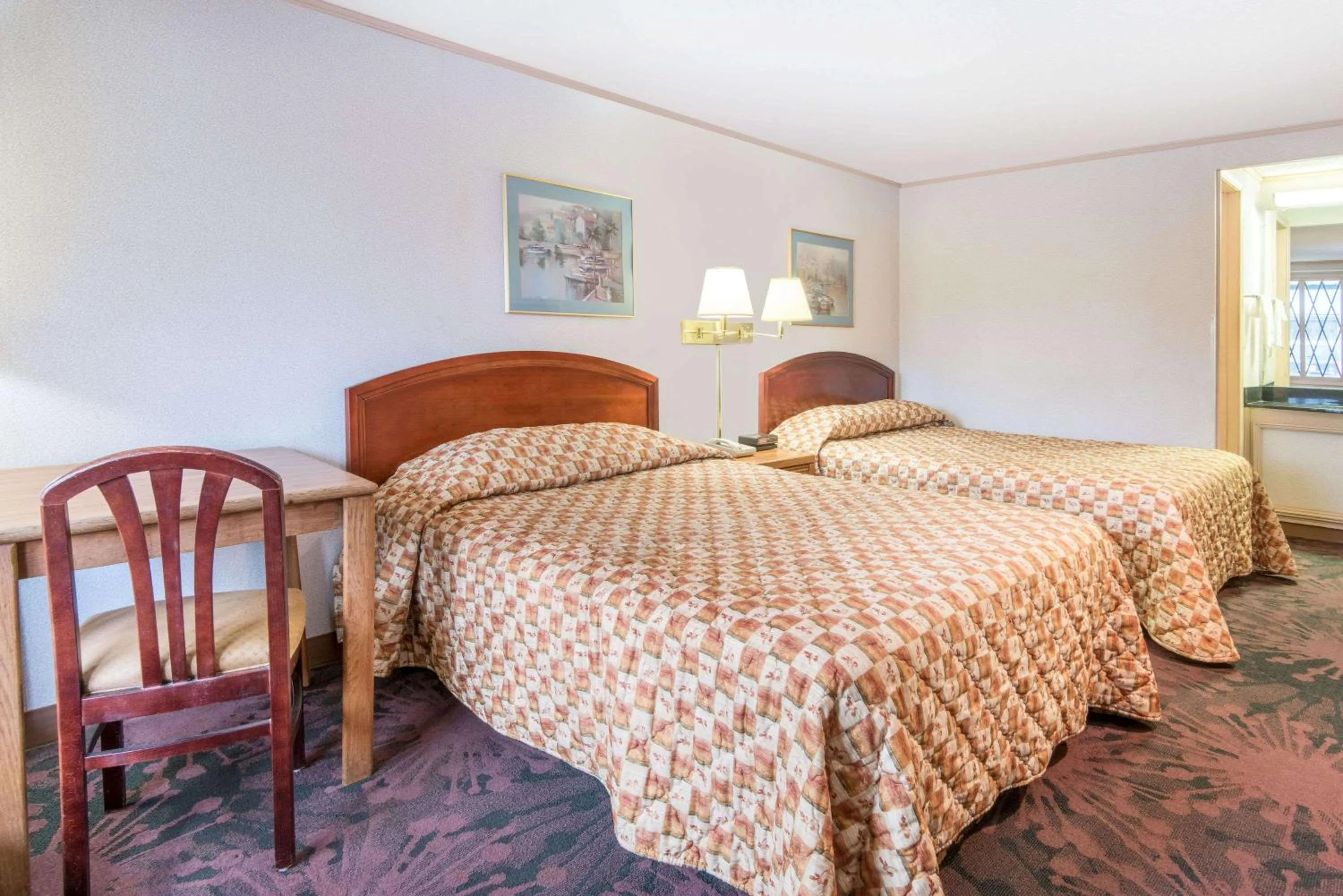 Photo of the whole room in Knights Inn Canton