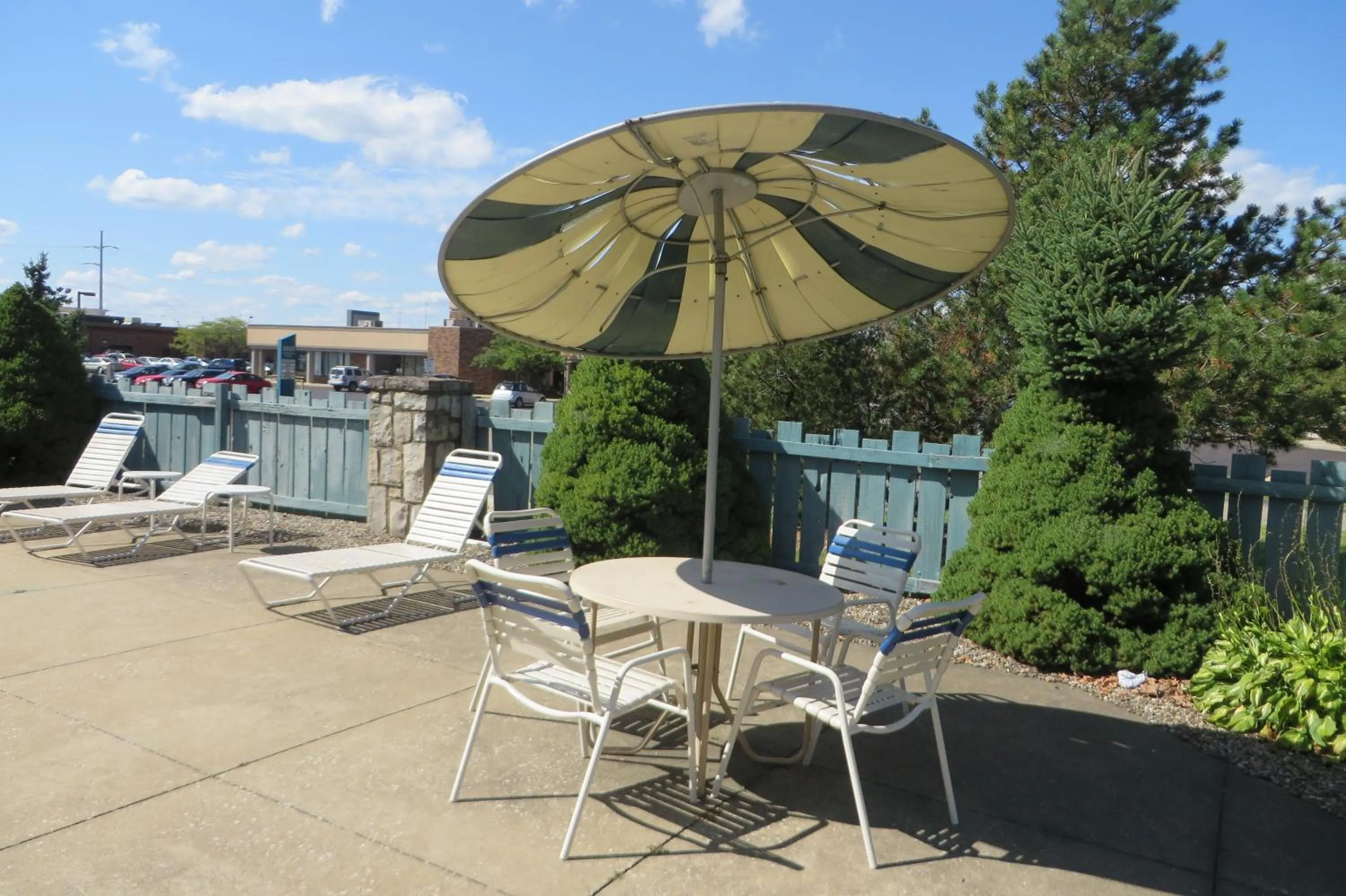 Patio in Knights Inn Canton