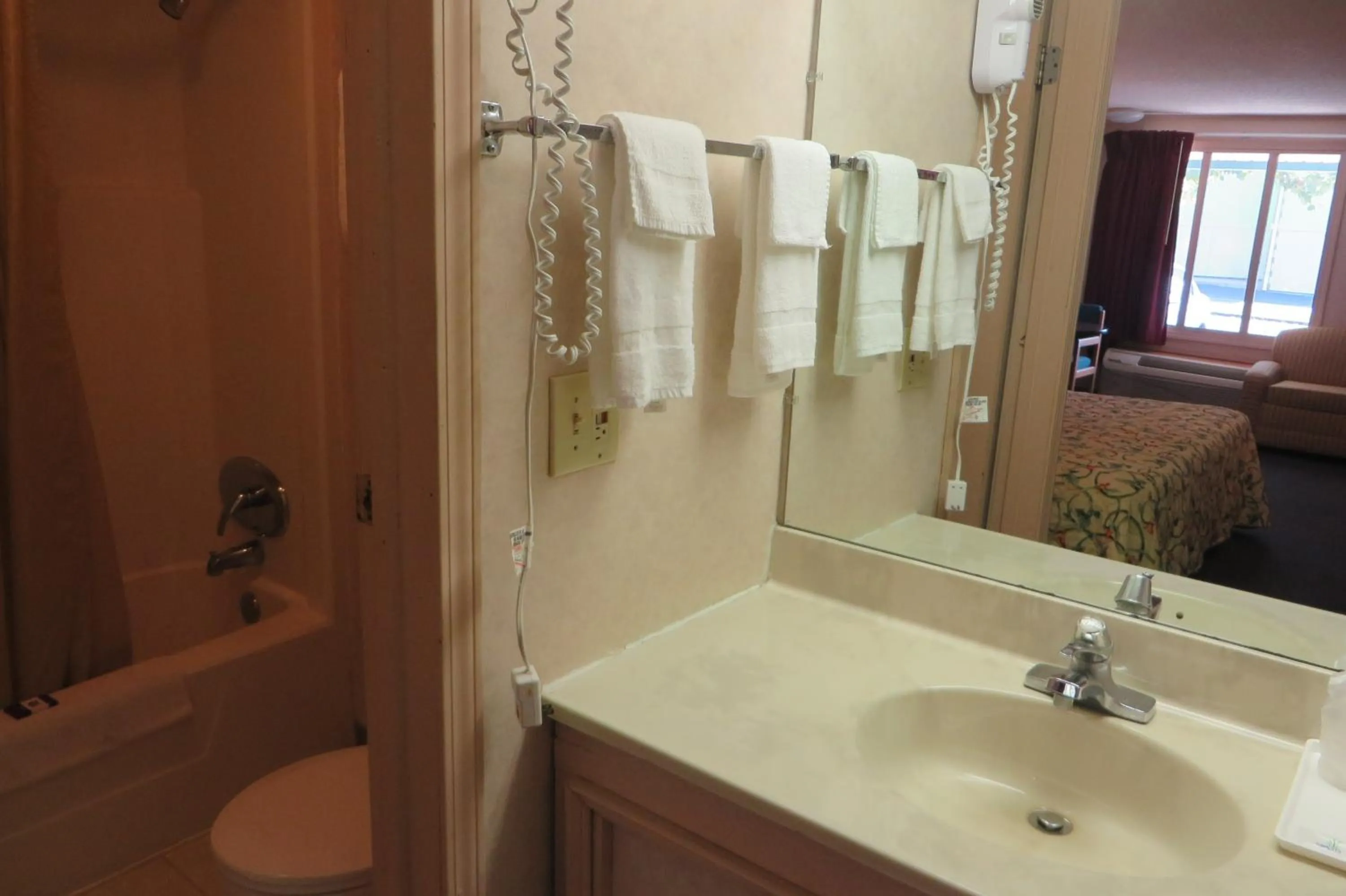 Bathroom in Knights Inn Canton