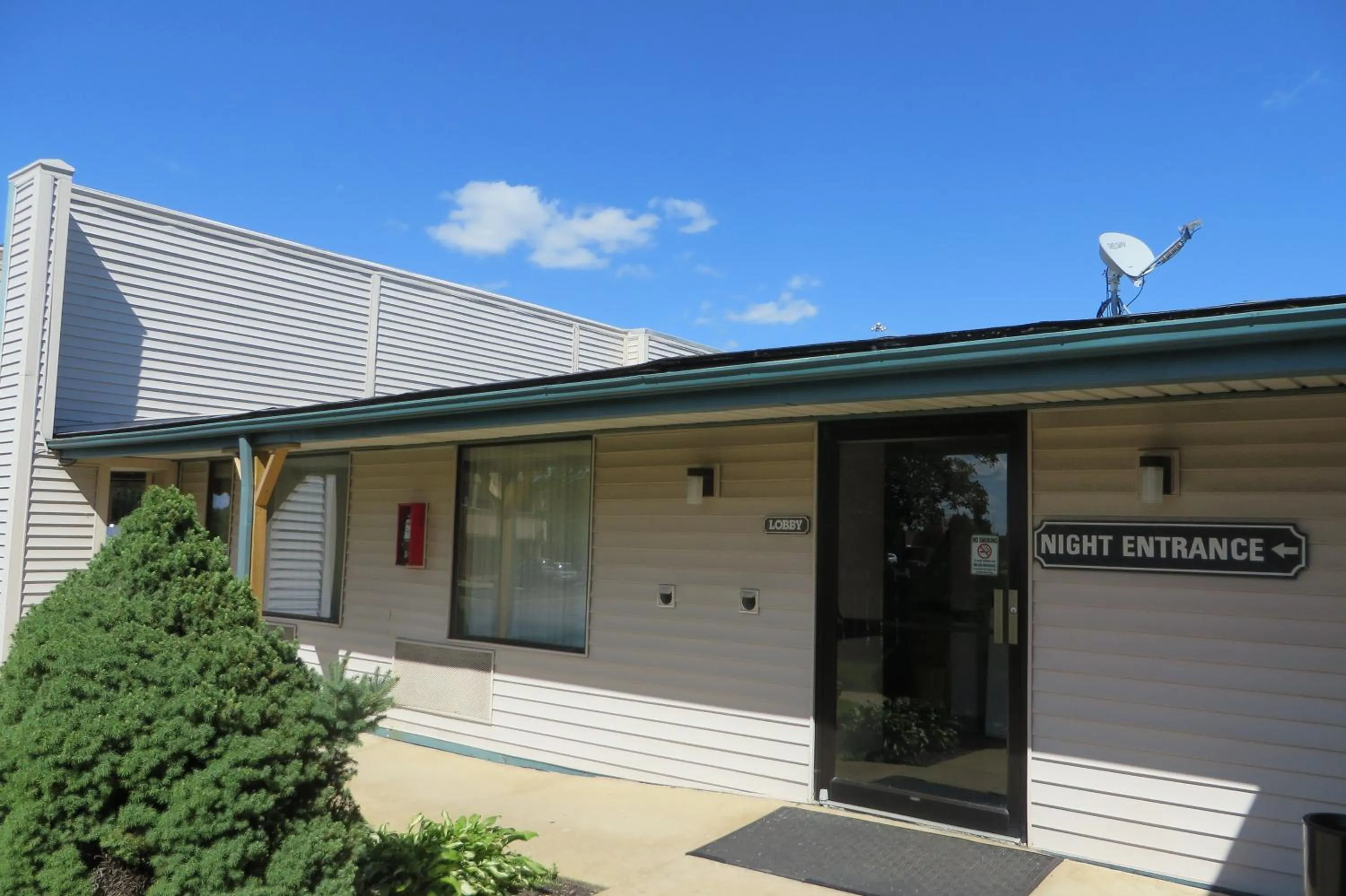 Property Building in Knights Inn Canton