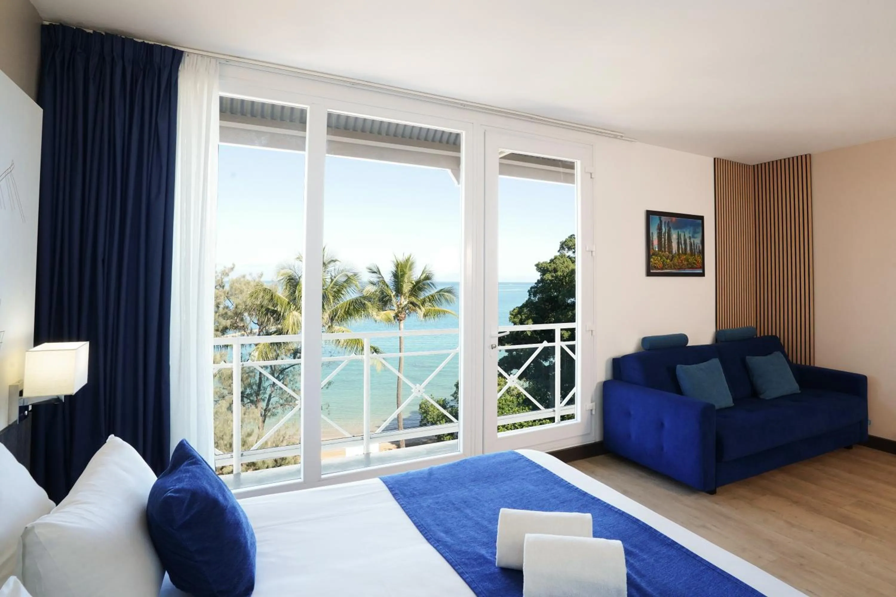 Property building, Bed in Hotel Beaurivage