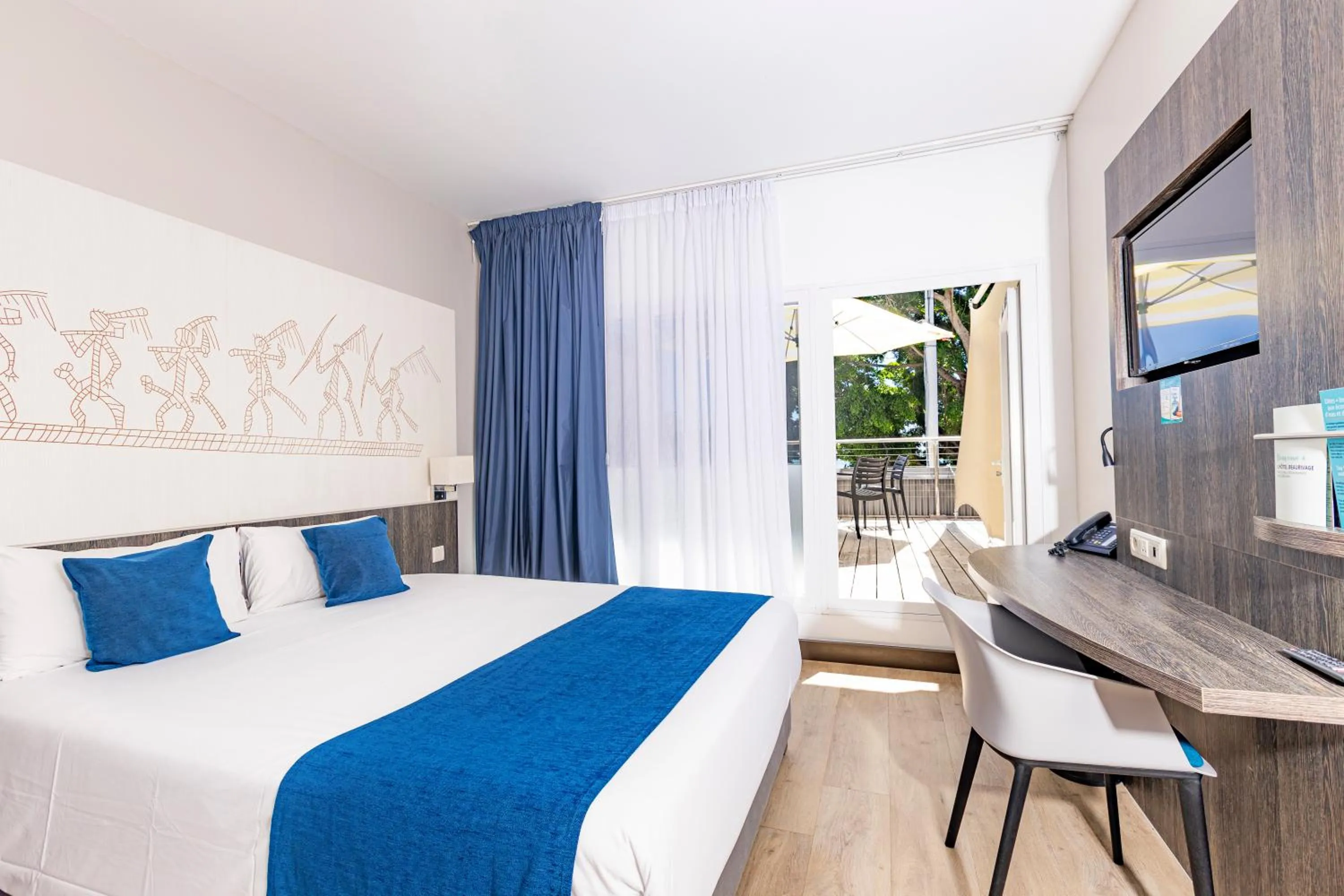 Property building, Bed in Hotel Beaurivage