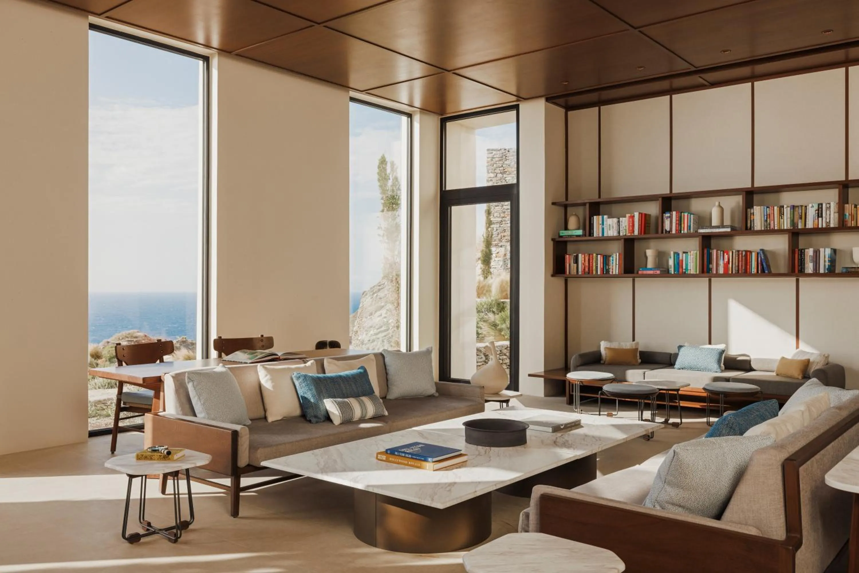 Communal lounge/ TV room in One&Only Kéa Island