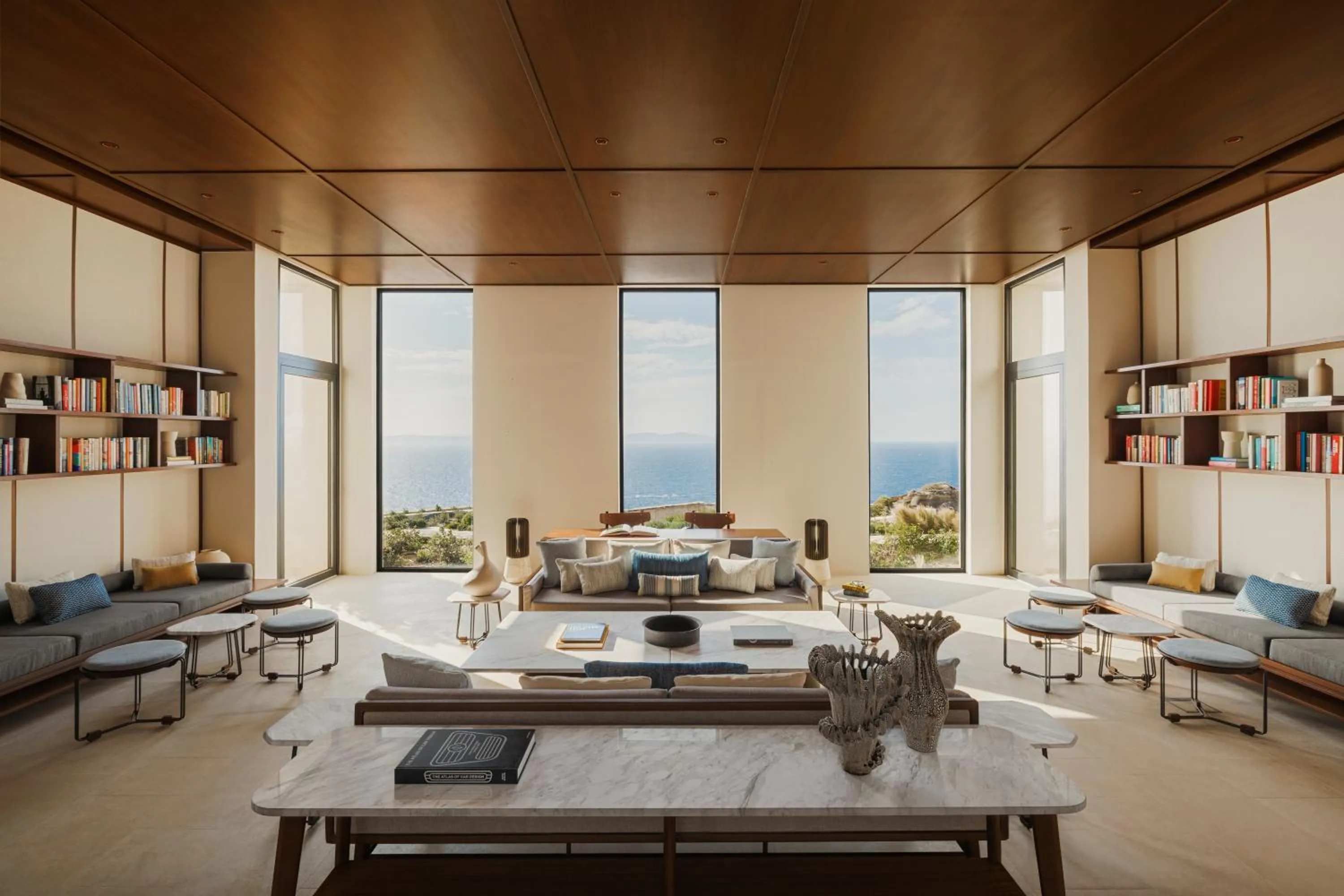 Communal lounge/ TV room in One&Only Kéa Island