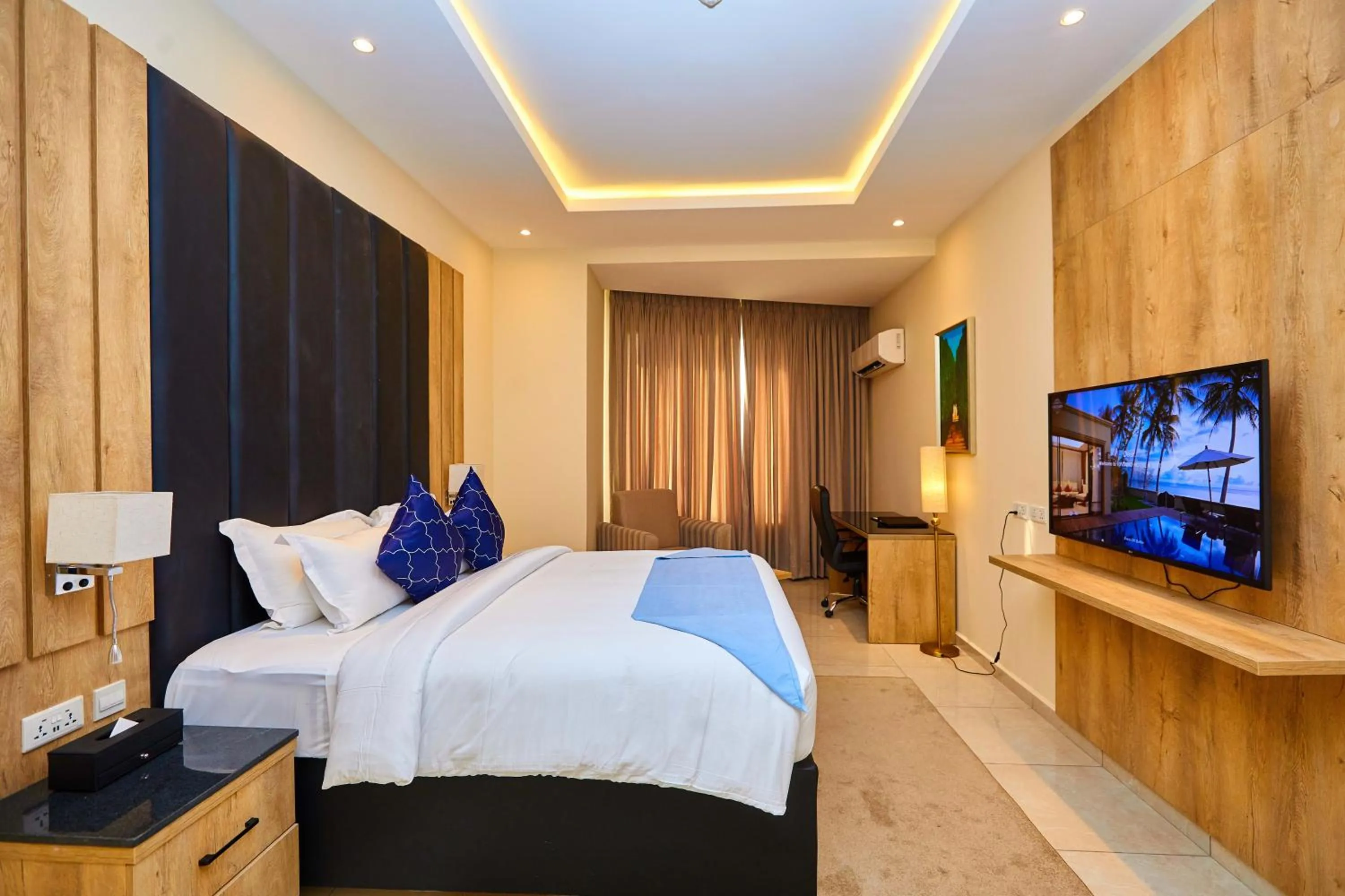 Photo of the whole room, Bed in Vintano Hotel