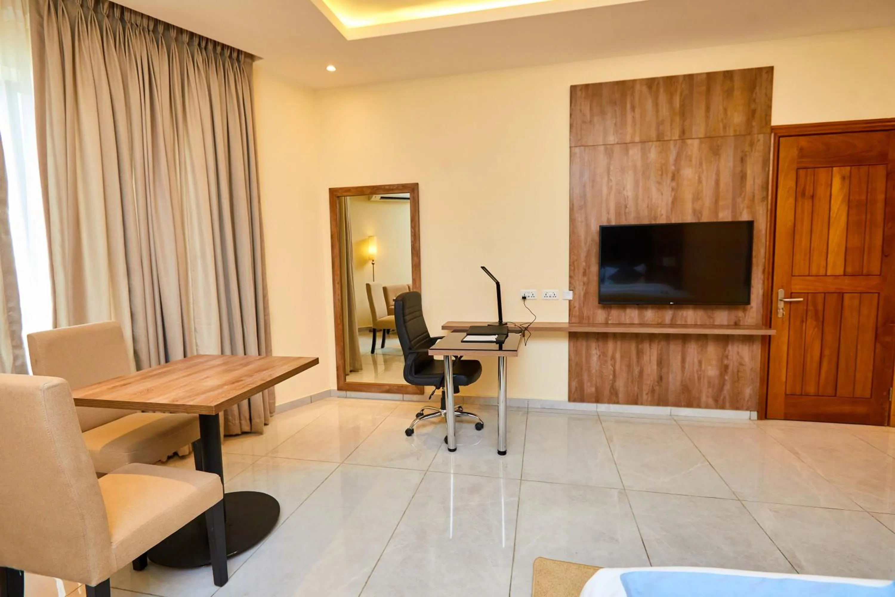 Communal lounge/ TV room in Vintano Hotel