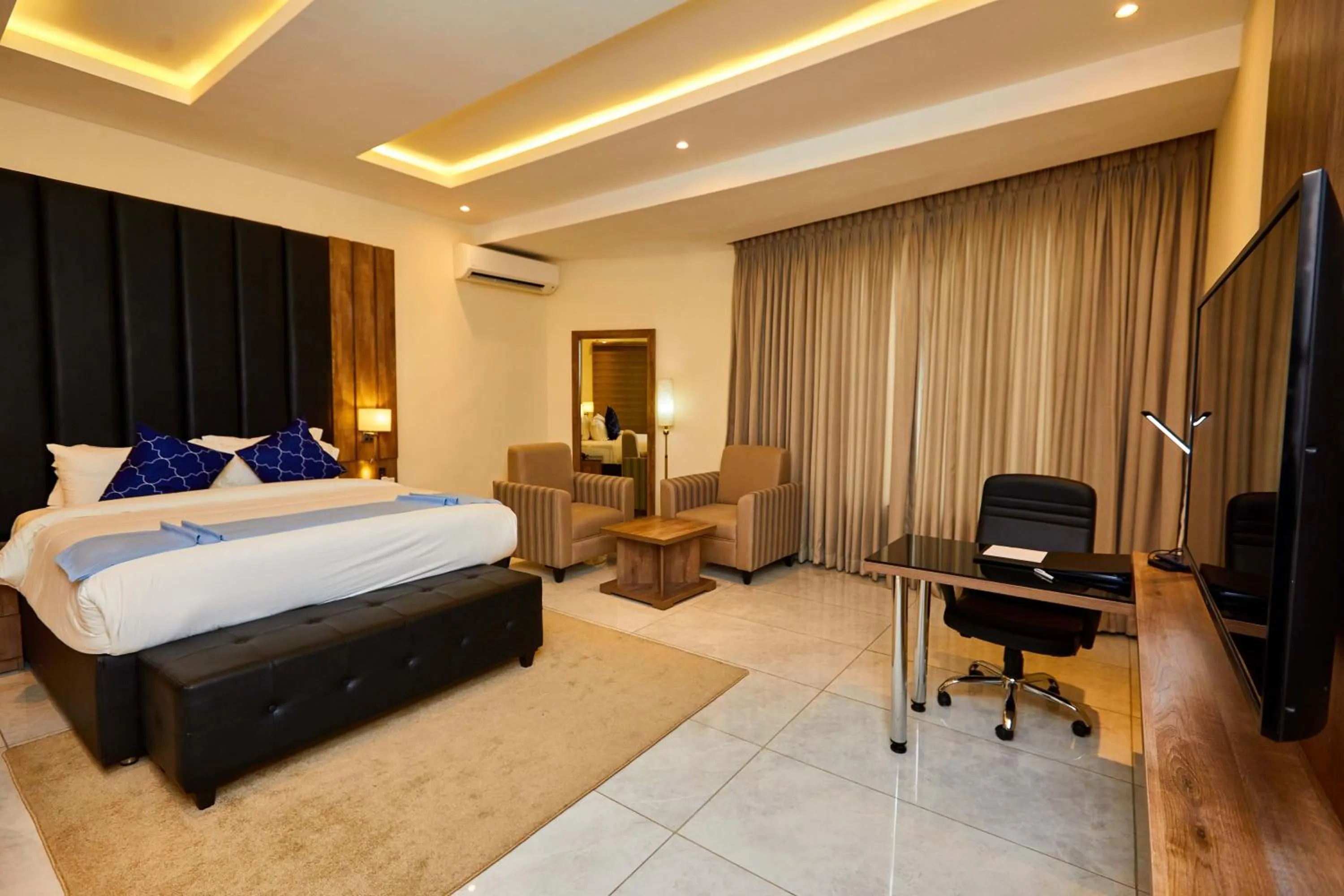 Photo of the whole room, Bed in Vintano Hotel